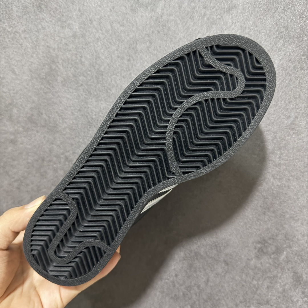 图片[9]-【H11顶级头层版】adidas originals Superstar 2 贝壳头 简约经典 舒适时尚 复古板鞋 男女同款 黑白 货号：JH9977 全新升级版 皮料改进至头层原厂皮 原盒 原底原料 开模打造 原厂织唛鞋标 高精密准度 原楦原纸板开发 匹配原版98%以上 后跟垫棉独家呈现 反口里弧度正确 原厂鞋垫 背胶 后跟电绣针数 与正品一致 原厂皮料 原厂车缝线 质感无敌 皮料切割干净 无任何毛边 清洁度细节完美 进口港宝加持 后跟自然饱满 还原公司包裹性 鞋面采用原装数据贴合技术 全方位贴合包裹脚型 鞋跟部鞋底牵引设计 提供强大的抓地性能 更适应不同实战场地路面 尺码：35.5 36 36.5 37.5 38 38.5 39 40 40.5 41 42 42.5 43 44 45-选品中心