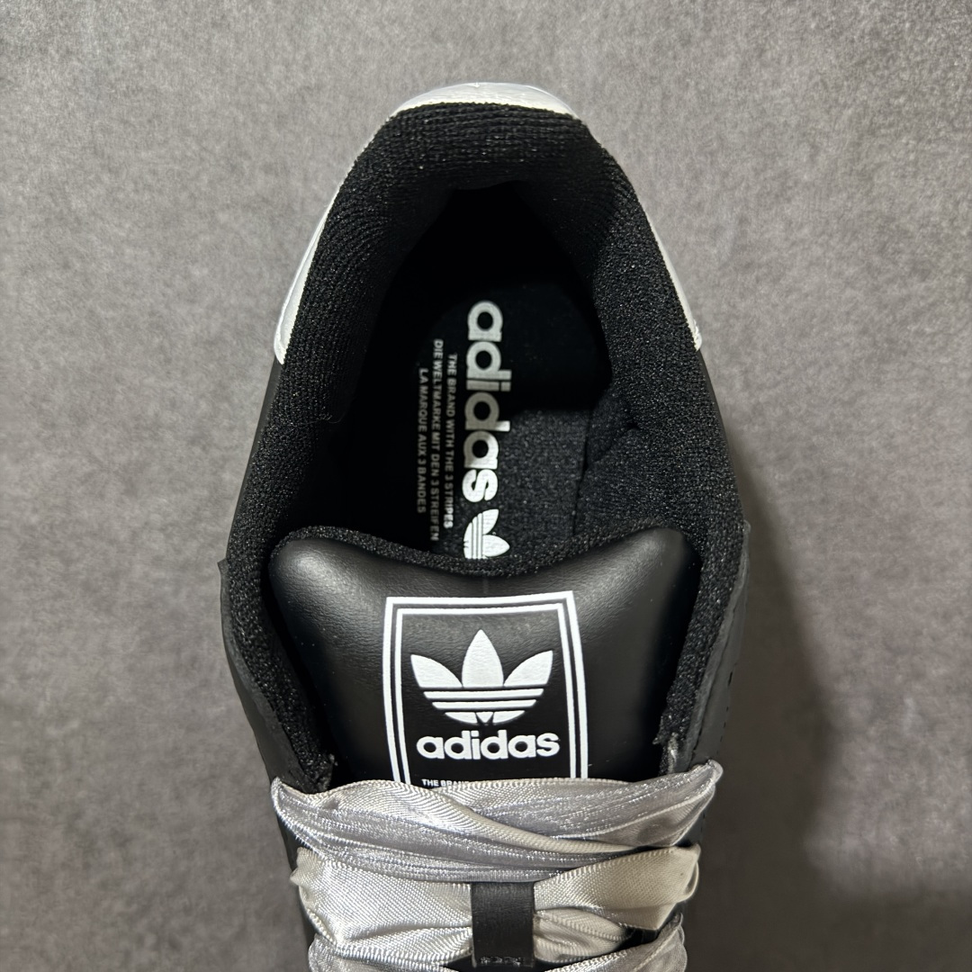 图片[6]-【H11顶级头层版】adidas originals Superstar 2 贝壳头 简约经典 舒适时尚 复古板鞋 男女同款 黑白 货号：JH9977 全新升级版 皮料改进至头层原厂皮 原盒 原底原料 开模打造 原厂织唛鞋标 高精密准度 原楦原纸板开发 匹配原版98%以上 后跟垫棉独家呈现 反口里弧度正确 原厂鞋垫 背胶 后跟电绣针数 与正品一致 原厂皮料 原厂车缝线 质感无敌 皮料切割干净 无任何毛边 清洁度细节完美 进口港宝加持 后跟自然饱满 还原公司包裹性 鞋面采用原装数据贴合技术 全方位贴合包裹脚型 鞋跟部鞋底牵引设计 提供强大的抓地性能 更适应不同实战场地路面 尺码：35.5 36 36.5 37.5 38 38.5 39 40 40.5 41 42 42.5 43 44 45-选品中心
