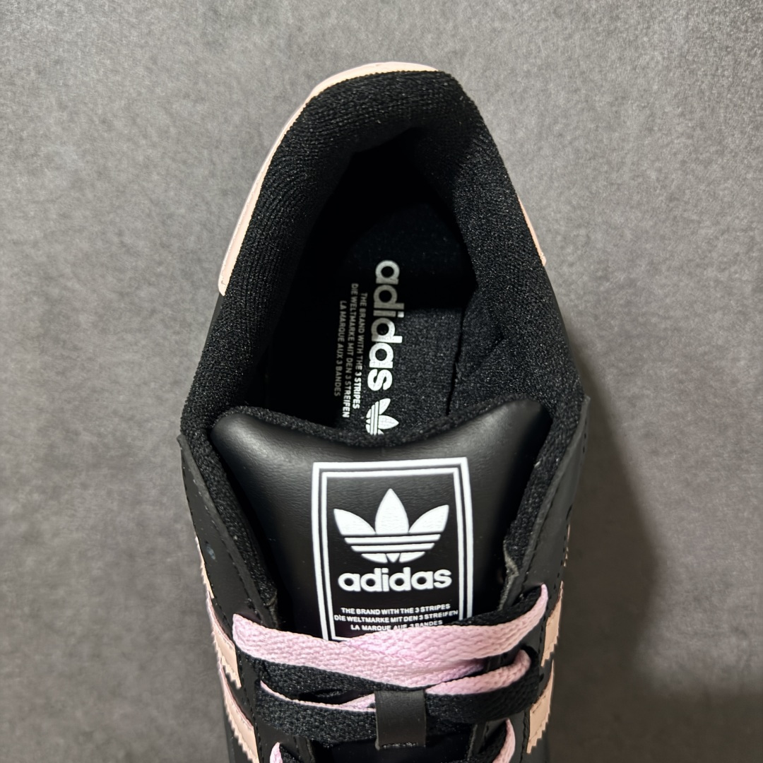 图片[6]-【H11顶级头层版】adidas originals Superstar 2 贝壳头 简约经典 舒适时尚 复古板鞋 男女同款 黑白 货号：JH9977 全新升级版 皮料改进至头层原厂皮 原盒 原底原料 开模打造 原厂织唛鞋标 高精密准度 原楦原纸板开发 匹配原版98%以上 后跟垫棉独家呈现 反口里弧度正确 原厂鞋垫 背胶 后跟电绣针数 与正品一致 原厂皮料 原厂车缝线 质感无敌 皮料切割干净 无任何毛边 清洁度细节完美 进口港宝加持 后跟自然饱满 还原公司包裹性 鞋面采用原装数据贴合技术 全方位贴合包裹脚型 鞋跟部鞋底牵引设计 提供强大的抓地性能 更适应不同实战场地路面 尺码：35.5 36 36.5 37.5 38 38.5 39 40 40.5 41 42 42.5 43 44 45-选品中心