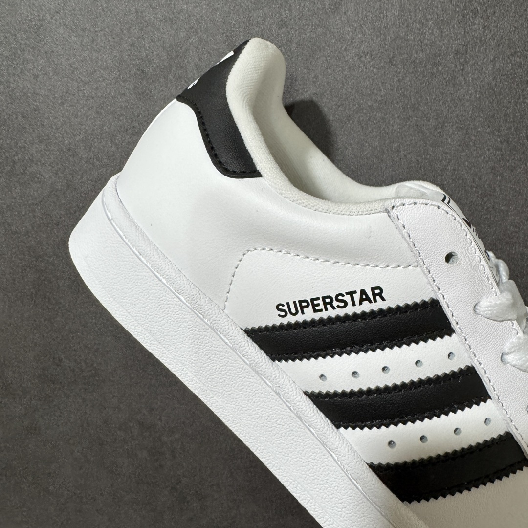 图片[7]-【H11顶级头层版】adidas originals Superstar 2 贝壳头 简约经典 舒适时尚 复古板鞋 男女同款 黑白 货号：IH8659 全新升级版 皮料改进至头层原厂皮 原盒 原底原料 开模打造 原厂织唛鞋标 高精密准度 原楦原纸板开发 匹配原版98%以上 后跟垫棉独家呈现 反口里弧度正确 原厂鞋垫 背胶 后跟电绣针数 与正品一致 原厂皮料 原厂车缝线 质感无敌 皮料切割干净 无任何毛边 清洁度细节完美 进口港宝加持 后跟自然饱满 还原公司包裹性 鞋面采用原装数据贴合技术 全方位贴合包裹脚型 鞋跟部鞋底牵引设计 提供强大的抓地性能 更适应不同实战场地路面 尺码：35.5 36 36.5 37.5 38 38.5 39 40 40.5 41 42 42.5 43 44 45-选品中心
