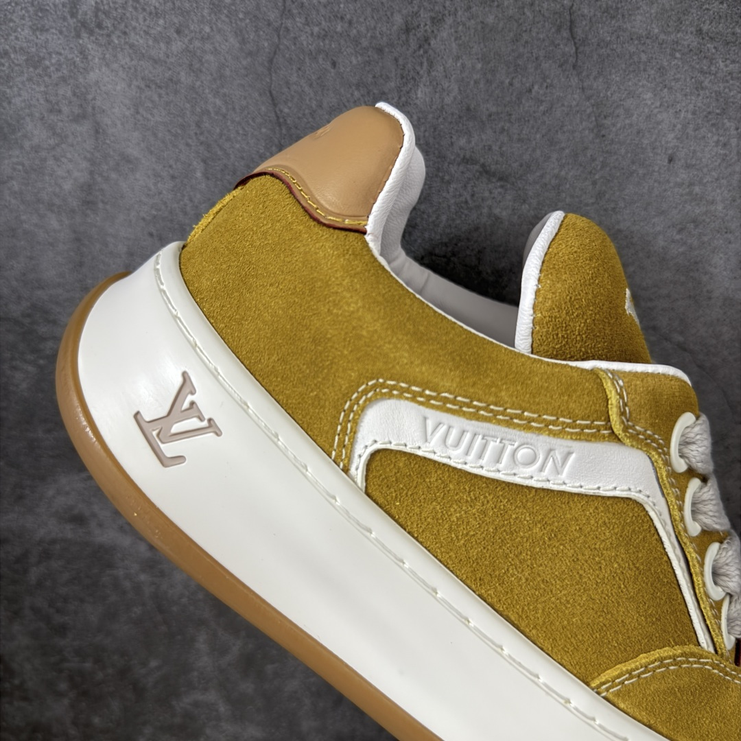图片[7]-【YS纯原】广奢高端货LOUIS VUITTON Tilted 饼干鞋系列｜2026 早春全新上架 黄棕牛皮革 LV 路易威登 Tilted Low Sneakers 倾斜系列低帮复古休闲运动板鞋 男鞋｜广东原产｜市售顶级版本 ✦ 升级原楦型开发纸版，鞋型更立体更正 ✦ Monogram 丹宁布鞋面，质感高级耐看 ✦ 鞋垫嵌入EVA软脚感物料，回弹舒适 ✦ 后跟耐弯折滴塑支撑片，稳定不塌 ✦ 全新开发TPR光泽组合隔色鞋底 ✦ LV组合 TPU 生胶底结构，行走稳、耐磨强 ✦ 原版购入开发 ✦ 厚实抽屉式礼品鞋盒 ✦ 原装包装说明书＋防尘布袋 ✦ 附送官方快递加固牛皮纸外盒 法国巴黎百年奢侈品牌 LOUIS VUITTON 路易威登 尺码：39-45-选品中心