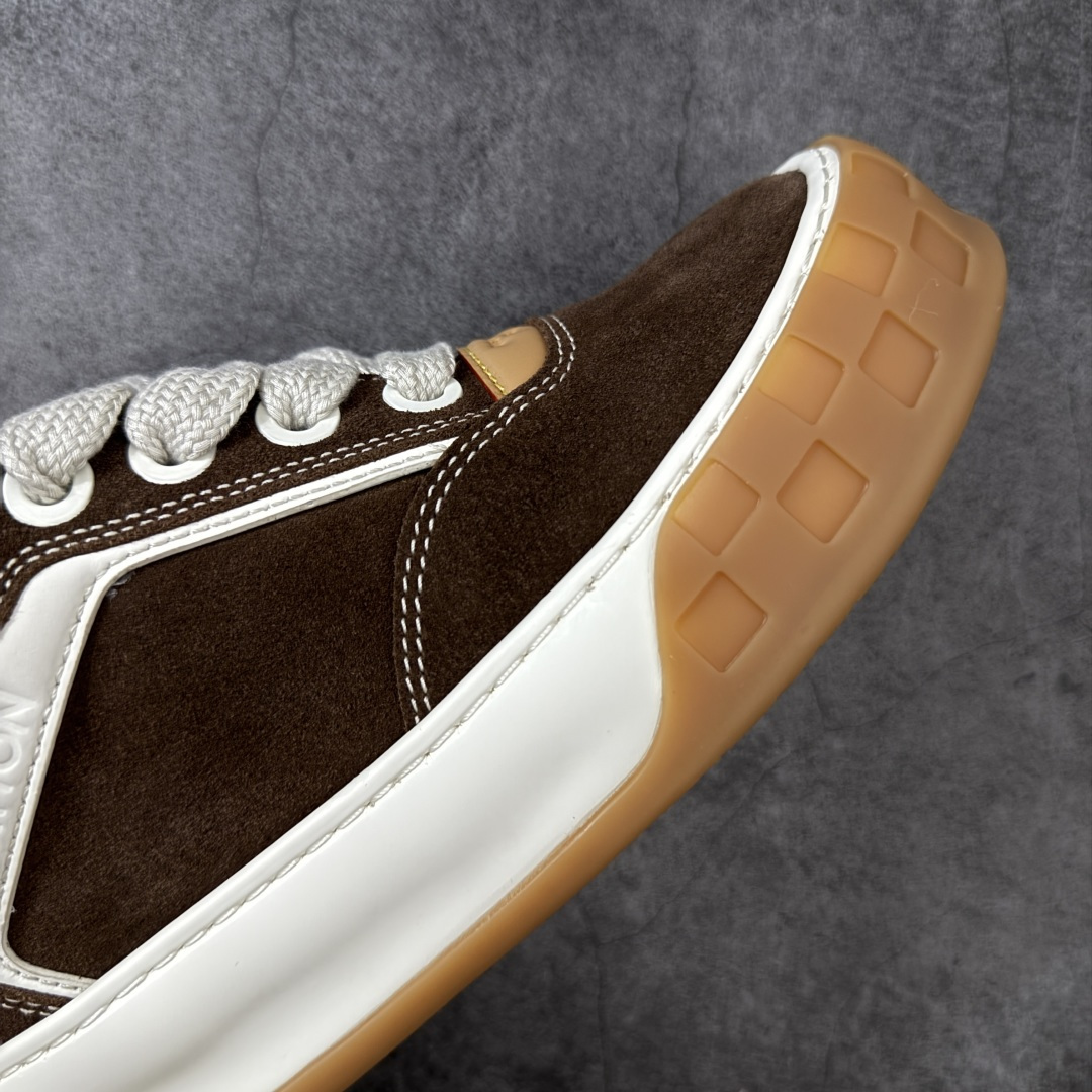 图片[6]-【天花板/Goat版】LV 路易威登LOUIS VUITTON Tilted Low Sneakers 倾斜系列低帮复古休闲运动文化百搭板鞋 2026早春款板鞋 饼干鞋 市场最顶天花板出货 礼盒包装 私模开发大底 正确细节 原鞋原材料1：1打造 完美版型做工 欢迎对比市场任何品质的货品 广东原产 专业LV大厂出品 正确底 大底开发近半年 原楦型开发纸版 全鞋原材料打造 细节 针车 烫金 中底无可挑剔 包装说明书防尘布袋物件(附送官方快递加固牛皮纸外盒!!)# 尺码：40 41 42 43 44 45 46-选品中心