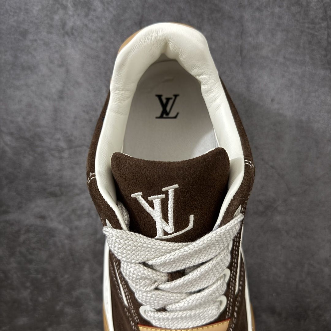 图片[8]-【天花板/Goat版】LV 路易威登LOUIS VUITTON Tilted Low Sneakers 倾斜系列低帮复古休闲运动文化百搭板鞋 2026早春款板鞋 饼干鞋 市场最顶天花板出货 礼盒包装 私模开发大底 正确细节 原鞋原材料1：1打造 完美版型做工 欢迎对比市场任何品质的货品 广东原产 专业LV大厂出品 正确底 大底开发近半年 原楦型开发纸版 全鞋原材料打造 细节 针车 烫金 中底无可挑剔 包装说明书防尘布袋物件(附送官方快递加固牛皮纸外盒!!)# 尺码：40 41 42 43 44 45 46-选品中心