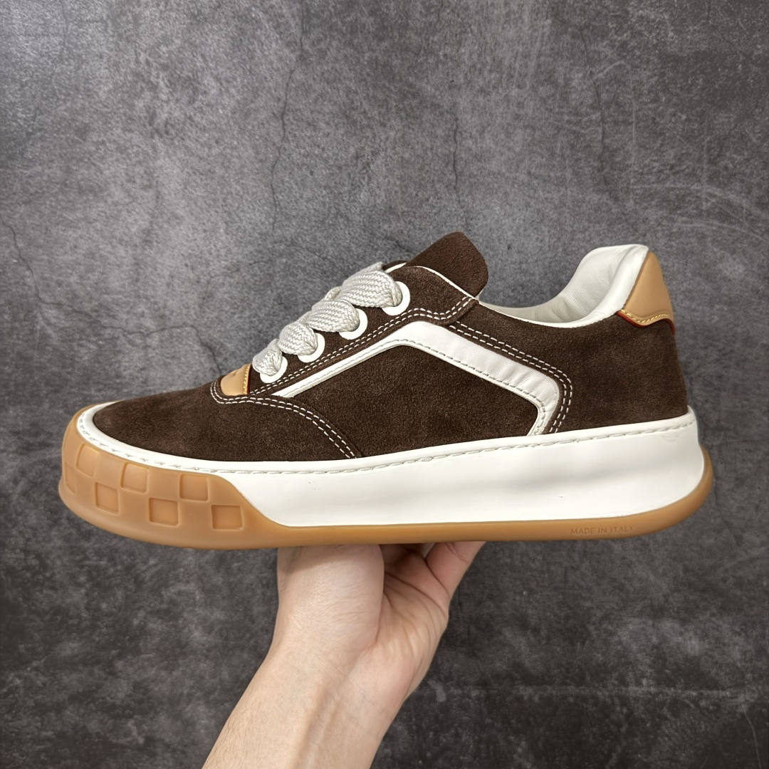 图片[2]-【天花板/Goat版】LV 路易威登LOUIS VUITTON Tilted Low Sneakers 倾斜系列低帮复古休闲运动文化百搭板鞋 2026早春款板鞋 饼干鞋 市场最顶天花板出货 礼盒包装 私模开发大底 正确细节 原鞋原材料1：1打造 完美版型做工 欢迎对比市场任何品质的货品 广东原产 专业LV大厂出品 正确底 大底开发近半年 原楦型开发纸版 全鞋原材料打造 细节 针车 烫金 中底无可挑剔 包装说明书防尘布袋物件(附送官方快递加固牛皮纸外盒!!)# 尺码：40 41 42 43 44 45 46-选品中心