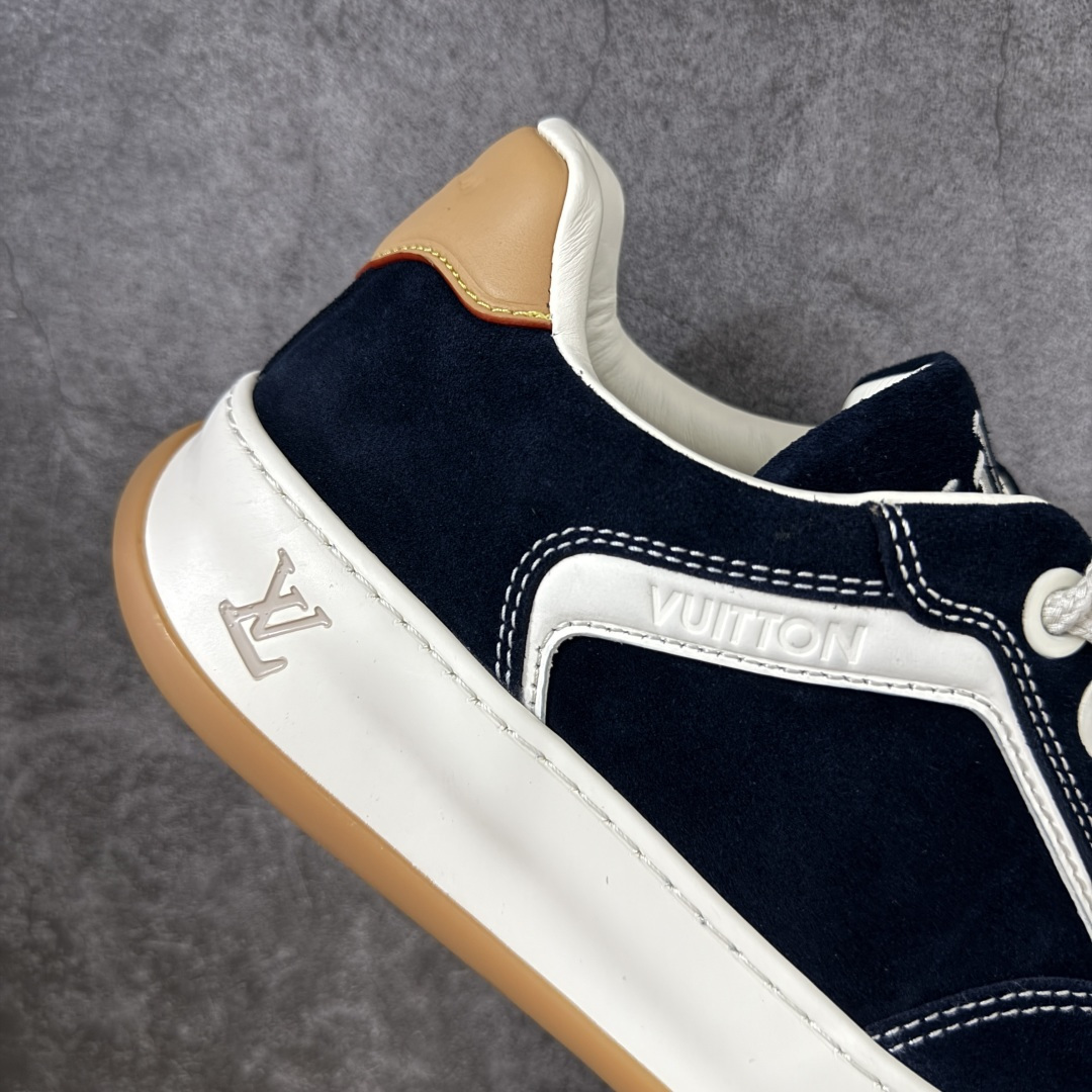 图片[7]-【天花板/Goat版】LV 路易威登LOUIS VUITTON Tilted Low Sneakers 倾斜系列低帮复古休闲运动文化百搭板鞋 2026早春款板鞋 饼干鞋 市场最顶天花板出货 礼盒包装 私模开发大底 正确细节 原鞋原材料1：1打造 完美版型做工 欢迎对比市场任何品质的货品 广东原产 专业LV大厂出品 正确底 大底开发近半年 原楦型开发纸版 全鞋原材料打造 细节 针车 烫金 中底无可挑剔 包装说明书防尘布袋物件(附送官方快递加固牛皮纸外盒!!)# 尺码：40 41 42 43 44 45 46-选品中心