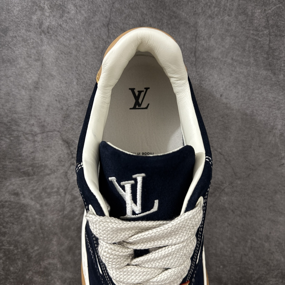 图片[8]-【天花板/Goat版】LV 路易威登LOUIS VUITTON Tilted Low Sneakers 倾斜系列低帮复古休闲运动文化百搭板鞋 2026早春款板鞋 饼干鞋 市场最顶天花板出货 礼盒包装 私模开发大底 正确细节 原鞋原材料1：1打造 完美版型做工 欢迎对比市场任何品质的货品 广东原产 专业LV大厂出品 正确底 大底开发近半年 原楦型开发纸版 全鞋原材料打造 细节 针车 烫金 中底无可挑剔 包装说明书防尘布袋物件(附送官方快递加固牛皮纸外盒!!)# 尺码：40 41 42 43 44 45 46-选品中心