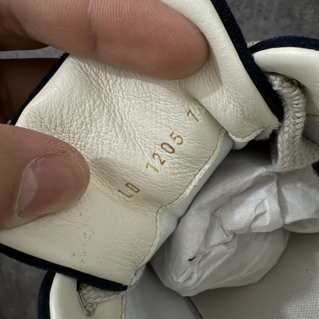 图片[7]-【天花板/Goat版】LV 路易威登LOUIS VUITTON Tilted Low Sneakers 倾斜系列低帮复古休闲运动文化百搭板鞋 2026早春款板鞋 饼干鞋 市场最顶天花板出货 礼盒包装 私模开发大底 正确细节 原鞋原材料1：1打造 完美版型做工 欢迎对比市场任何品质的货品 广东原产 专业LV大厂出品 正确底 大底开发近半年 原楦型开发纸版 全鞋原材料打造 细节 针车 烫金 中底无可挑剔 包装说明书防尘布袋物件(附送官方快递加固牛皮纸外盒!!)# 尺码：40 41 42 43 44 45 46-选品中心
