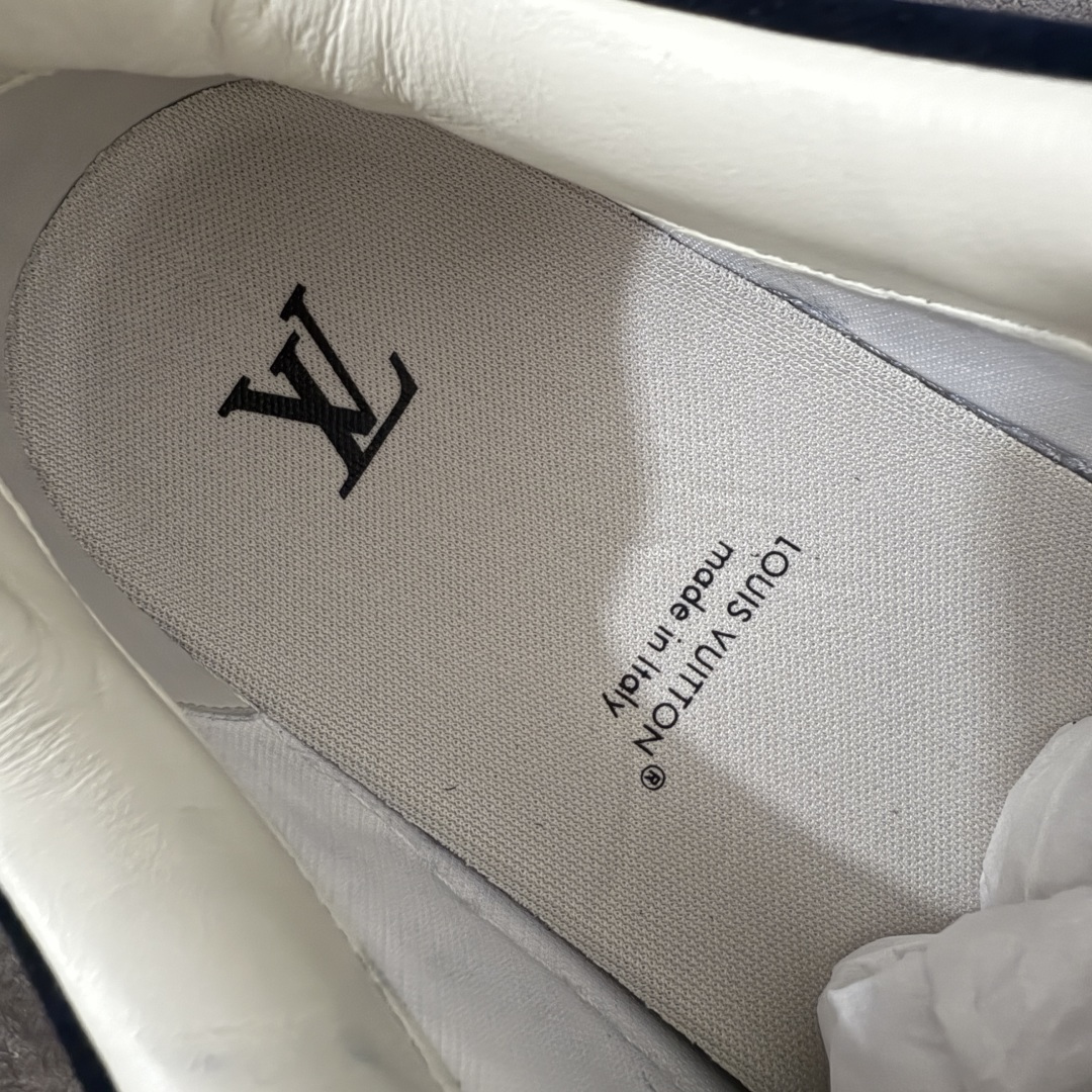 图片[8]-【天花板/Goat版】LV 路易威登LOUIS VUITTON Tilted Low Sneakers 倾斜系列低帮复古休闲运动文化百搭板鞋 2026早春款板鞋 饼干鞋 市场最顶天花板出货 礼盒包装 私模开发大底 正确细节 原鞋原材料1：1打造 完美版型做工 欢迎对比市场任何品质的货品 广东原产 专业LV大厂出品 正确底 大底开发近半年 原楦型开发纸版 全鞋原材料打造 细节 针车 烫金 中底无可挑剔 包装说明书防尘布袋物件(附送官方快递加固牛皮纸外盒!!)# 尺码：40 41 42 43 44 45 46-选品中心