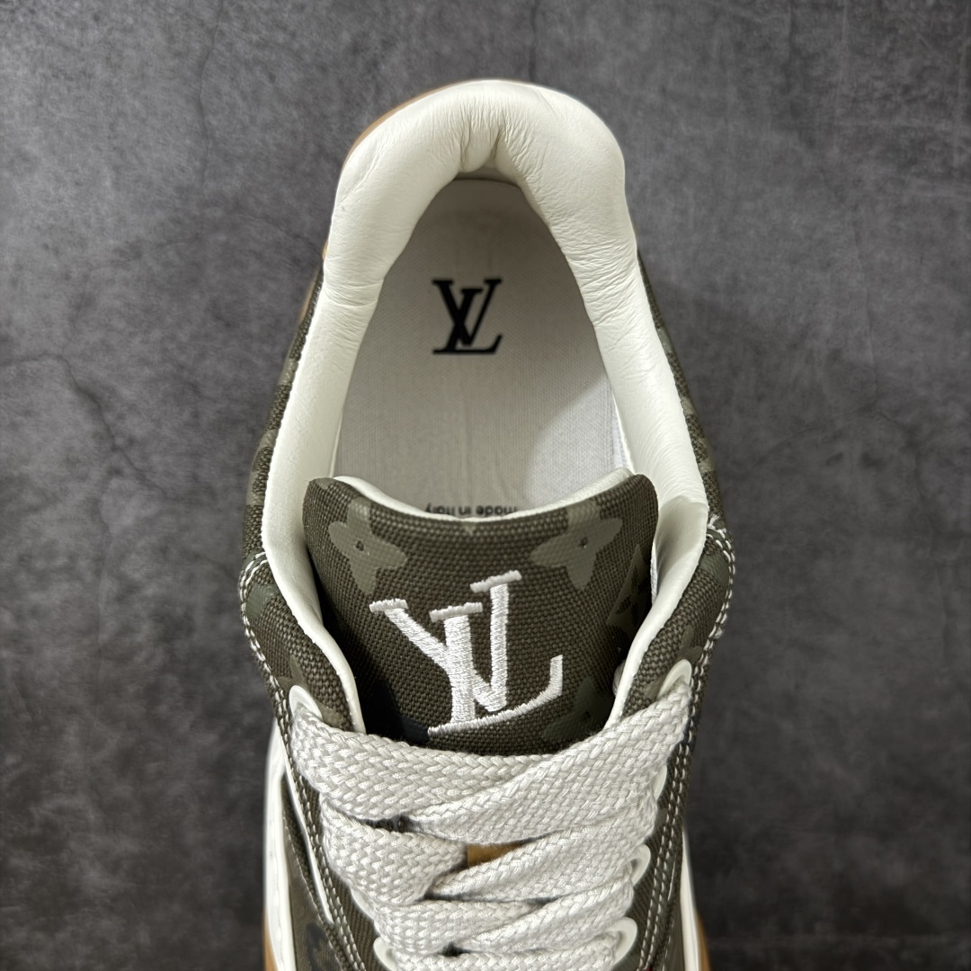 图片[8]-【天花板/Goat版】LV 路易威登LOUIS VUITTON Tilted Low Sneakers 倾斜系列低帮复古休闲运动文化百搭板鞋 2026早春款板鞋 饼干鞋 市场最顶天花板出货 礼盒包装 私模开发大底 正确细节 原鞋原材料1：1打造 完美版型做工 欢迎对比市场任何品质的货品 广东原产 专业LV大厂出品 正确底 大底开发近半年 原楦型开发纸版 全鞋原材料打造 细节 针车 烫金 中底无可挑剔 包装说明书防尘布袋物件(附送官方快递加固牛皮纸外盒!!)# 尺码：40 41 42 43 44 45 46-莆田鞋