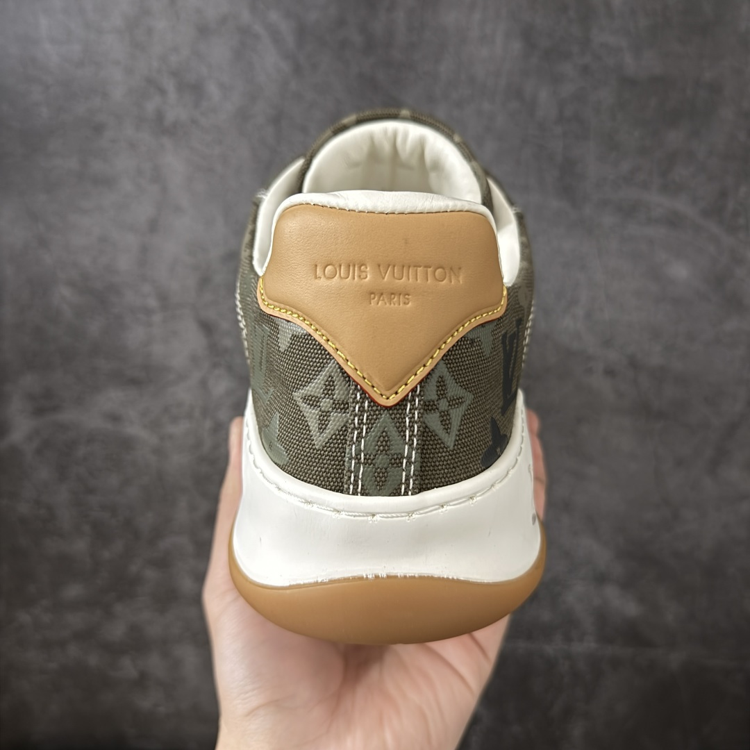 图片[4]-【天花板/Goat版】LV 路易威登LOUIS VUITTON Tilted Low Sneakers 倾斜系列低帮复古休闲运动文化百搭板鞋 2026早春款板鞋 饼干鞋 市场最顶天花板出货 礼盒包装 私模开发大底 正确细节 原鞋原材料1：1打造 完美版型做工 欢迎对比市场任何品质的货品 广东原产 专业LV大厂出品 正确底 大底开发近半年 原楦型开发纸版 全鞋原材料打造 细节 针车 烫金 中底无可挑剔 包装说明书防尘布袋物件(附送官方快递加固牛皮纸外盒!!)# 尺码：40 41 42 43 44 45 46-莆田鞋