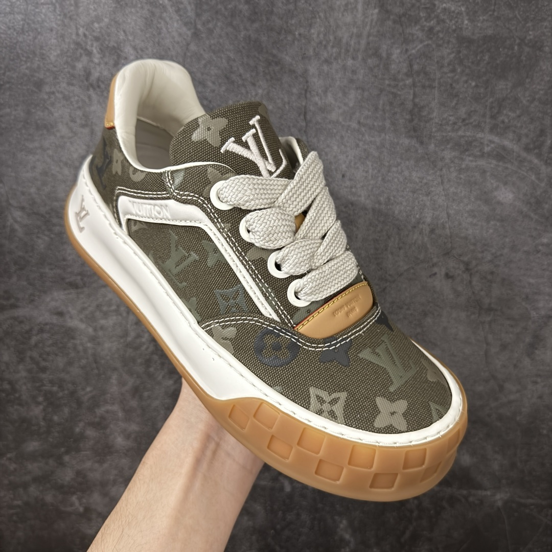 图片[3]-【天花板/Goat版】LV 路易威登LOUIS VUITTON Tilted Low Sneakers 倾斜系列低帮复古休闲运动文化百搭板鞋 2026早春款板鞋 饼干鞋 市场最顶天花板出货 礼盒包装 私模开发大底 正确细节 原鞋原材料1：1打造 完美版型做工 欢迎对比市场任何品质的货品 广东原产 专业LV大厂出品 正确底 大底开发近半年 原楦型开发纸版 全鞋原材料打造 细节 针车 烫金 中底无可挑剔 包装说明书防尘布袋物件(附送官方快递加固牛皮纸外盒!!)# 尺码：40 41 42 43 44 45 46-莆田鞋