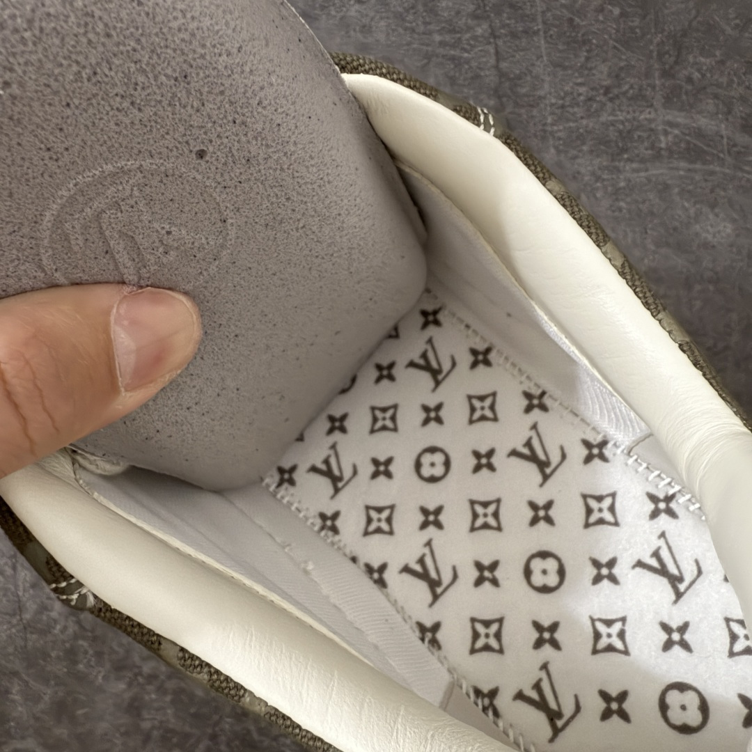 图片[9]-【天花板/Goat版】LV 路易威登LOUIS VUITTON Tilted Low Sneakers 倾斜系列低帮复古休闲运动文化百搭板鞋 2026早春款板鞋 饼干鞋 市场最顶天花板出货 礼盒包装 私模开发大底 正确细节 原鞋原材料1：1打造 完美版型做工 欢迎对比市场任何品质的货品 广东原产 专业LV大厂出品 正确底 大底开发近半年 原楦型开发纸版 全鞋原材料打造 细节 针车 烫金 中底无可挑剔 包装说明书防尘布袋物件(附送官方快递加固牛皮纸外盒!!)# 尺码：40 41 42 43 44 45 46-选品中心