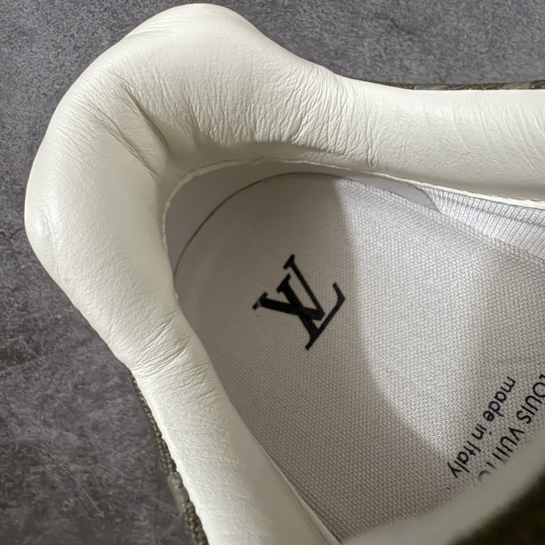 图片[8]-【天花板/Goat版】LV 路易威登LOUIS VUITTON Tilted Low Sneakers 倾斜系列低帮复古休闲运动文化百搭板鞋 2026早春款板鞋 饼干鞋 市场最顶天花板出货 礼盒包装 私模开发大底 正确细节 原鞋原材料1：1打造 完美版型做工 欢迎对比市场任何品质的货品 广东原产 专业LV大厂出品 正确底 大底开发近半年 原楦型开发纸版 全鞋原材料打造 细节 针车 烫金 中底无可挑剔 包装说明书防尘布袋物件(附送官方快递加固牛皮纸外盒!!)# 尺码：40 41 42 43 44 45 46-选品中心