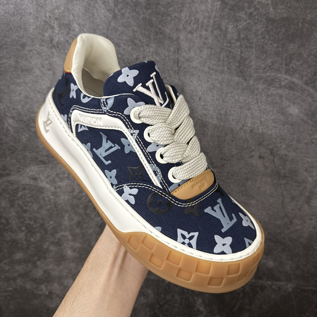 图片[3]-【天花板/Goat版】LV 路易威登LOUIS VUITTON Tilted Low Sneakers 倾斜系列低帮复古休闲运动文化百搭板鞋 2026早春款板鞋 饼干鞋 市场最顶天花板出货 礼盒包装 私模开发大底 正确细节 原鞋原材料1：1打造 完美版型做工 欢迎对比市场任何品质的货品 广东原产 专业LV大厂出品 正确底 大底开发近半年 原楦型开发纸版 全鞋原材料打造 细节 针车 烫金 中底无可挑剔 包装说明书防尘布袋物件(附送官方快递加固牛皮纸外盒!!)# 尺码：40 41 42 43 44 45 46-选品中心