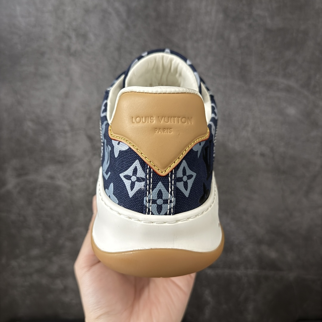 图片[4]-【天花板/Goat版】LV 路易威登LOUIS VUITTON Tilted Low Sneakers 倾斜系列低帮复古休闲运动文化百搭板鞋 2026早春款板鞋 饼干鞋 市场最顶天花板出货 礼盒包装 私模开发大底 正确细节 原鞋原材料1：1打造 完美版型做工 欢迎对比市场任何品质的货品 广东原产 专业LV大厂出品 正确底 大底开发近半年 原楦型开发纸版 全鞋原材料打造 细节 针车 烫金 中底无可挑剔 包装说明书防尘布袋物件(附送官方快递加固牛皮纸外盒!!)# 尺码：40 41 42 43 44 45 46-选品中心