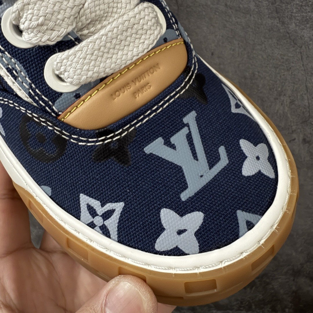 图片[5]-【天花板/Goat版】LV 路易威登LOUIS VUITTON Tilted Low Sneakers 倾斜系列低帮复古休闲运动文化百搭板鞋 2026早春款板鞋 饼干鞋 市场最顶天花板出货 礼盒包装 私模开发大底 正确细节 原鞋原材料1：1打造 完美版型做工 欢迎对比市场任何品质的货品 广东原产 专业LV大厂出品 正确底 大底开发近半年 原楦型开发纸版 全鞋原材料打造 细节 针车 烫金 中底无可挑剔 包装说明书防尘布袋物件(附送官方快递加固牛皮纸外盒!!)# 尺码：40 41 42 43 44 45 46-选品中心