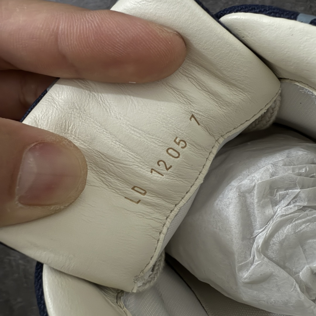 图片[7]-【天花板/Goat版】LV 路易威登LOUIS VUITTON Tilted Low Sneakers 倾斜系列低帮复古休闲运动文化百搭板鞋 2026早春款板鞋 饼干鞋 市场最顶天花板出货 礼盒包装 私模开发大底 正确细节 原鞋原材料1：1打造 完美版型做工 欢迎对比市场任何品质的货品 广东原产 专业LV大厂出品 正确底 大底开发近半年 原楦型开发纸版 全鞋原材料打造 细节 针车 烫金 中底无可挑剔 包装说明书防尘布袋物件(附送官方快递加固牛皮纸外盒!!)# 尺码：40 41 42 43 44 45 46-选品中心