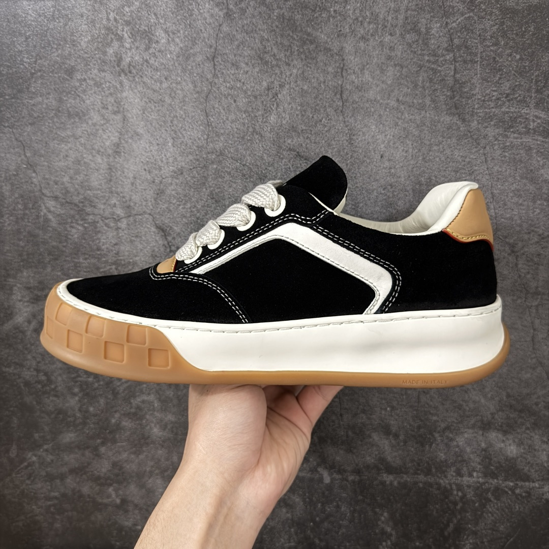 图片[2]-【天花板/Goat版】LV 路易威登LOUIS VUITTON Tilted Low Sneakers 倾斜系列低帮复古休闲运动文化百搭板鞋 2026早春款板鞋 饼干鞋 市场最顶天花板出货 礼盒包装 私模开发大底 正确细节 原鞋原材料1：1打造 完美版型做工 欢迎对比市场任何品质的货品 广东原产 专业LV大厂出品 正确底 大底开发近半年 原楦型开发纸版 全鞋原材料打造 细节 针车 烫金 中底无可挑剔 包装说明书防尘布袋物件(附送官方快递加固牛皮纸外盒!!)# 尺码：40 41 42 43 44 45 46-选品中心