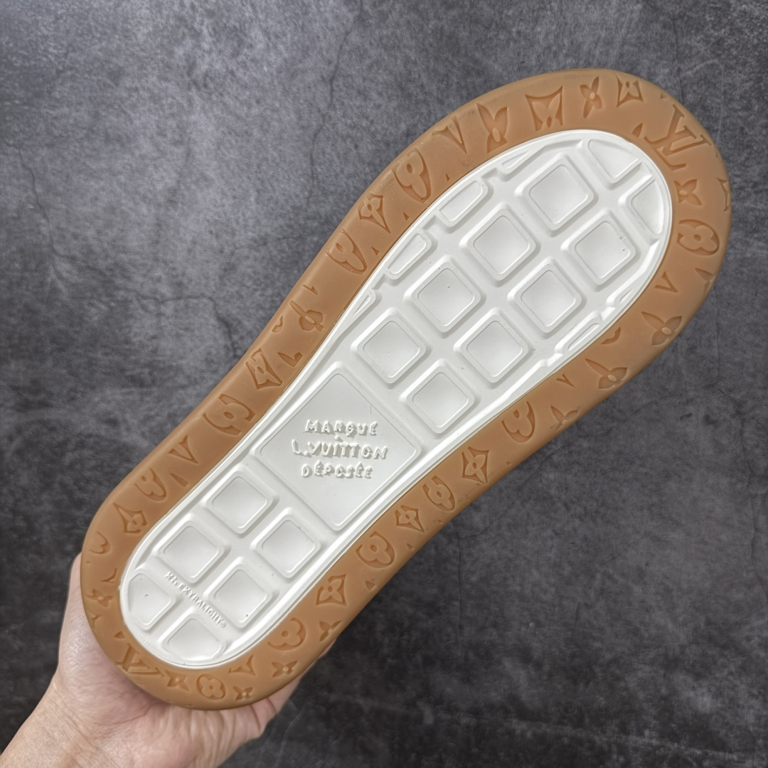图片[9]-【天花板/Goat版】LV 路易威登LOUIS VUITTON Tilted Low Sneakers 倾斜系列低帮复古休闲运动文化百搭板鞋 2026早春款板鞋 饼干鞋 市场最顶天花板出货 礼盒包装 私模开发大底 正确细节 原鞋原材料1：1打造 完美版型做工 欢迎对比市场任何品质的货品 广东原产 专业LV大厂出品 正确底 大底开发近半年 原楦型开发纸版 全鞋原材料打造 细节 针车 烫金 中底无可挑剔 包装说明书防尘布袋物件(附送官方快递加固牛皮纸外盒!!)# 尺码：40 41 42 43 44 45 46-选品中心