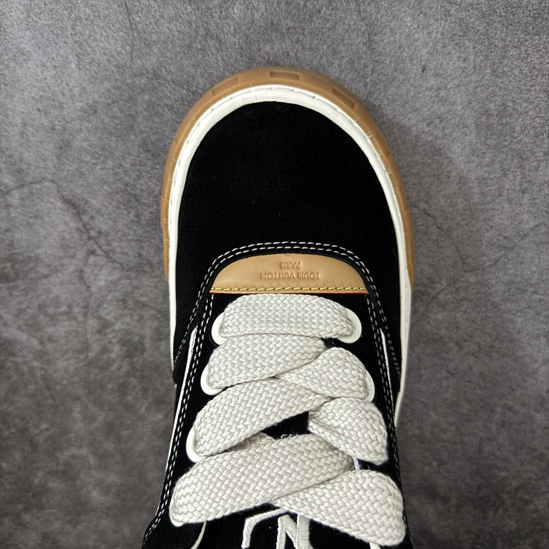 图片[5]-【天花板/Goat版】LV 路易威登LOUIS VUITTON Tilted Low Sneakers 倾斜系列低帮复古休闲运动文化百搭板鞋 2026早春款板鞋 饼干鞋 市场最顶天花板出货 礼盒包装 私模开发大底 正确细节 原鞋原材料1：1打造 完美版型做工 欢迎对比市场任何品质的货品 广东原产 专业LV大厂出品 正确底 大底开发近半年 原楦型开发纸版 全鞋原材料打造 细节 针车 烫金 中底无可挑剔 包装说明书防尘布袋物件(附送官方快递加固牛皮纸外盒!!)# 尺码：40 41 42 43 44 45 46-选品中心