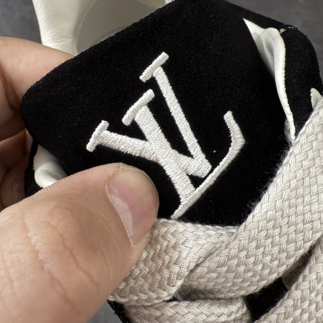 图片[6]-【天花板/Goat版】LV 路易威登LOUIS VUITTON Tilted Low Sneakers 倾斜系列低帮复古休闲运动文化百搭板鞋 2026早春款板鞋 饼干鞋 市场最顶天花板出货 礼盒包装 私模开发大底 正确细节 原鞋原材料1：1打造 完美版型做工 欢迎对比市场任何品质的货品 广东原产 专业LV大厂出品 正确底 大底开发近半年 原楦型开发纸版 全鞋原材料打造 细节 针车 烫金 中底无可挑剔 包装说明书防尘布袋物件(附送官方快递加固牛皮纸外盒!!)# 尺码：40 41 42 43 44 45 46-选品中心