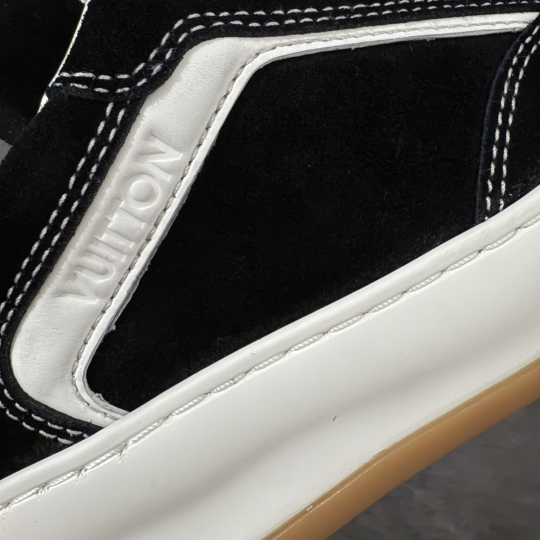 图片[4]-【天花板/Goat版】LV 路易威登LOUIS VUITTON Tilted Low Sneakers 倾斜系列低帮复古休闲运动文化百搭板鞋 2026早春款板鞋 饼干鞋 市场最顶天花板出货 礼盒包装 私模开发大底 正确细节 原鞋原材料1：1打造 完美版型做工 欢迎对比市场任何品质的货品 广东原产 专业LV大厂出品 正确底 大底开发近半年 原楦型开发纸版 全鞋原材料打造 细节 针车 烫金 中底无可挑剔 包装说明书防尘布袋物件(附送官方快递加固牛皮纸外盒!!)# 尺码：40 41 42 43 44 45 46-选品中心