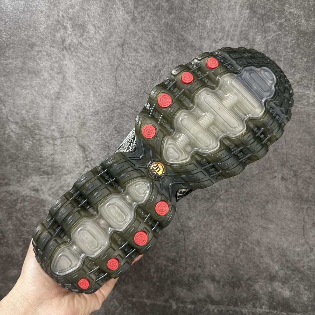 图片[9]-【纯原版】Nike Air Max DN8 PRM 耐克2024全新气垫跑鞋 #全新鞋款在同侧采用了八个圆柱仓式的设计不仅有防滑耐磨性功能还搭配了周围一圈柔软的泡棉材质提供全新的复合脚感八成还是泡棉脚感 货号：HF5509-900 尺码：36 36.5 37.5 38 38.5 39 40 40.5 41 42 42.5 43 44 45-选品中心