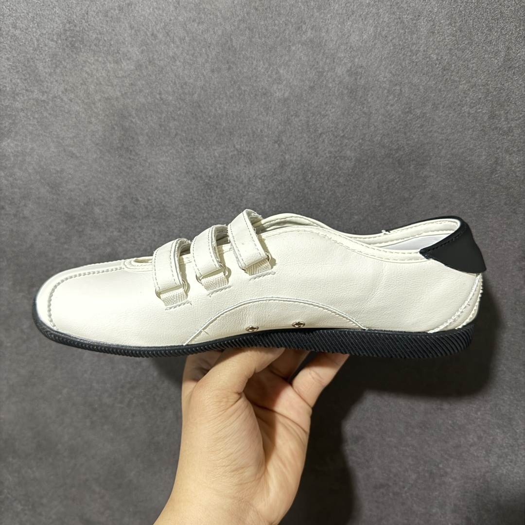 图片[2]-【公司级】adidas Originals ANFU MJ 玛丽珍鞋 这是一双融合复古德训与芭蕾玛丽珍风格的三叶草限定鞋款，以经典 T 头鞋型为基底，搭配魔术贴绑带与三条杠元素，既保留了德训鞋的复古街头感，又注入芭蕾风的温柔优雅。 货号：KH6225 尺码：36-42含半码-选品中心