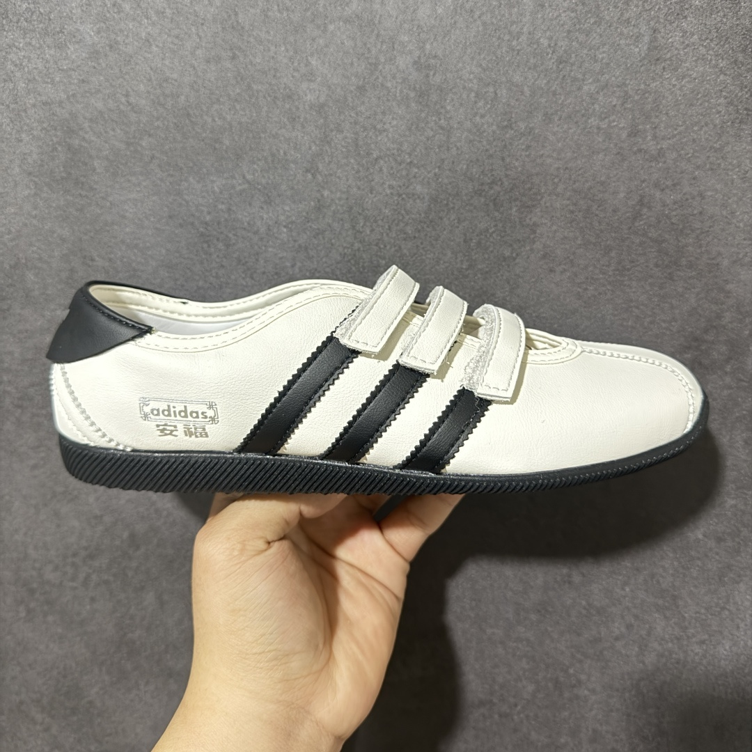 【公司级】adidas Originals ANFU MJ 玛丽珍鞋 这是一双融合复古德训与芭蕾玛丽珍风格的三叶草限定鞋款，以经典 T 头鞋型为基底，搭配魔术贴绑带与三条杠元素，既保留了德训鞋的复古街头感，又注入芭蕾风的温柔优雅。 货号：KH6225 尺码：36-42含半码-选品中心