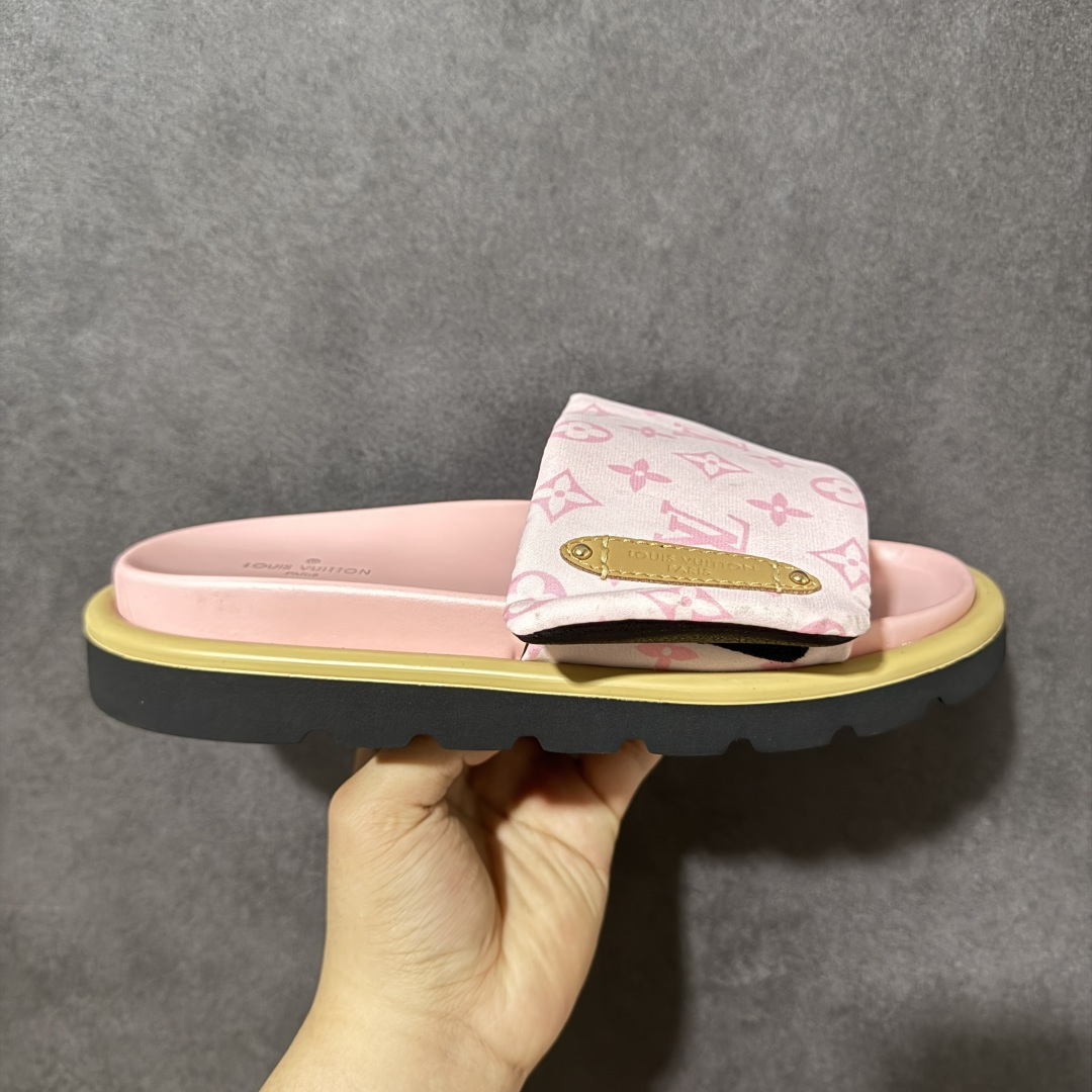 【广东礼盒版本】LOUIS VUITTON | 路易威登2024 𝐬𝐬💛春夏最新爆款魔术贴系列 情侣款厚底拖鞋 原版全套礼盒包装 鞋面：LV进口5D打印花布，牛皮内里 大底：原版开模大底 尺码： 35-44-选品中心