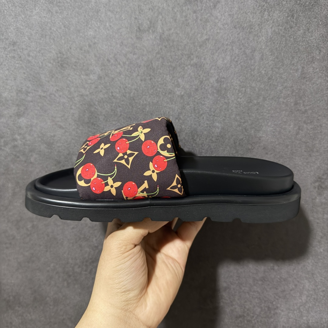 图片[2]-【广东礼盒版本】LOUIS VUITTON | 路易威登2024 𝐬𝐬💛春夏最新爆款魔术贴系列 情侣款厚底拖鞋 原版全套礼盒包装 鞋面：LV进口5D打印花布，牛皮内里 大底：原版开模大底 尺码： 35-44-选品中心