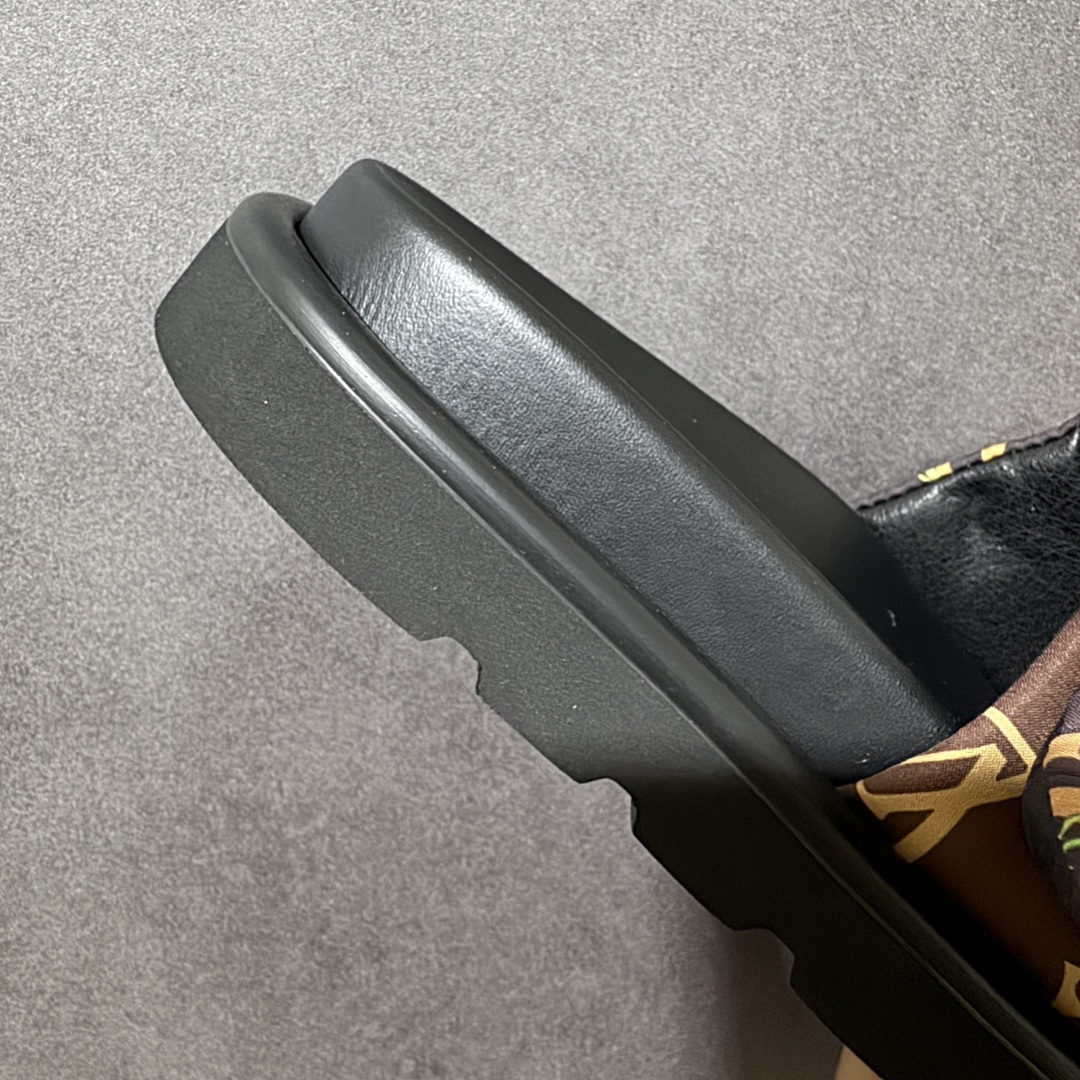 图片[8]-【广东礼盒版本】LOUIS VUITTON | 路易威登2024 𝐬𝐬💛春夏最新爆款魔术贴系列 情侣款厚底拖鞋 原版全套礼盒包装 鞋面：LV进口5D打印花布，牛皮内里 大底：原版开模大底 尺码： 35-44-选品中心