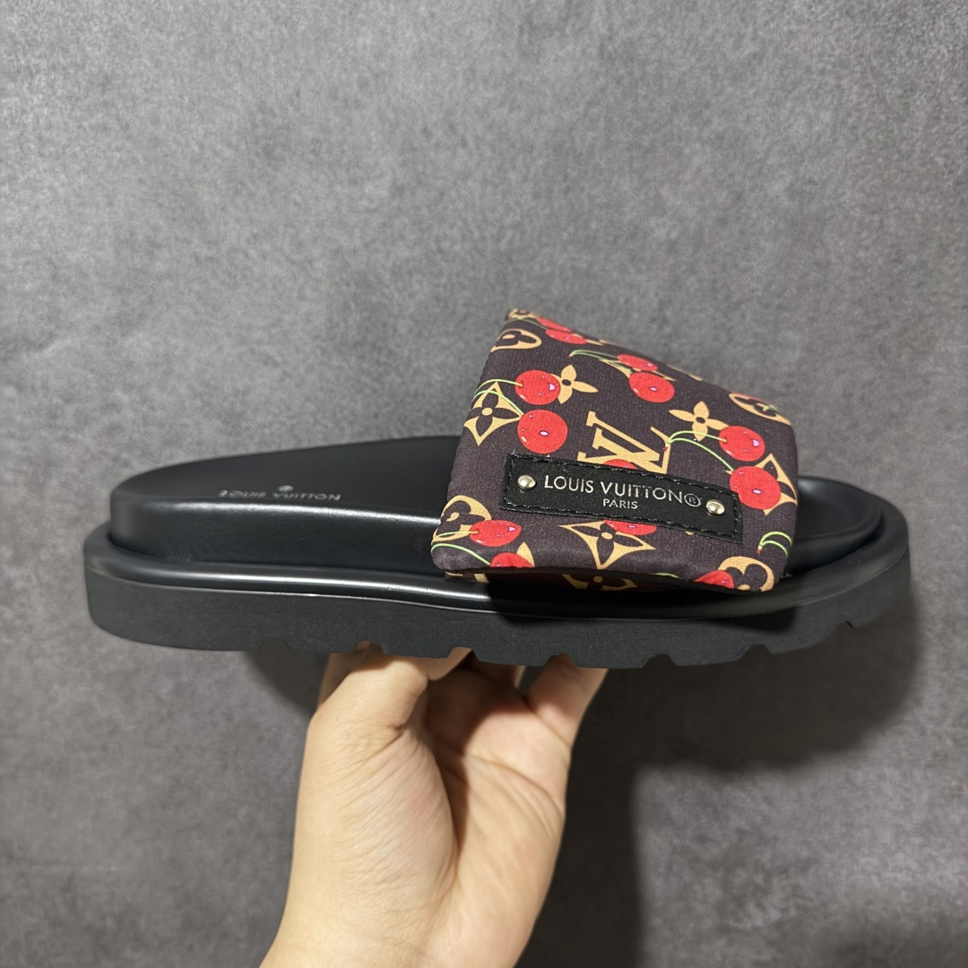 【广东礼盒版本】LOUIS VUITTON | 路易威登2024 𝐬𝐬💛春夏最新爆款魔术贴系列 情侣款厚底拖鞋 原版全套礼盒包装 鞋面：LV进口5D打印花布，牛皮内里 大底：原版开模大底 尺码： 35-44-选品中心