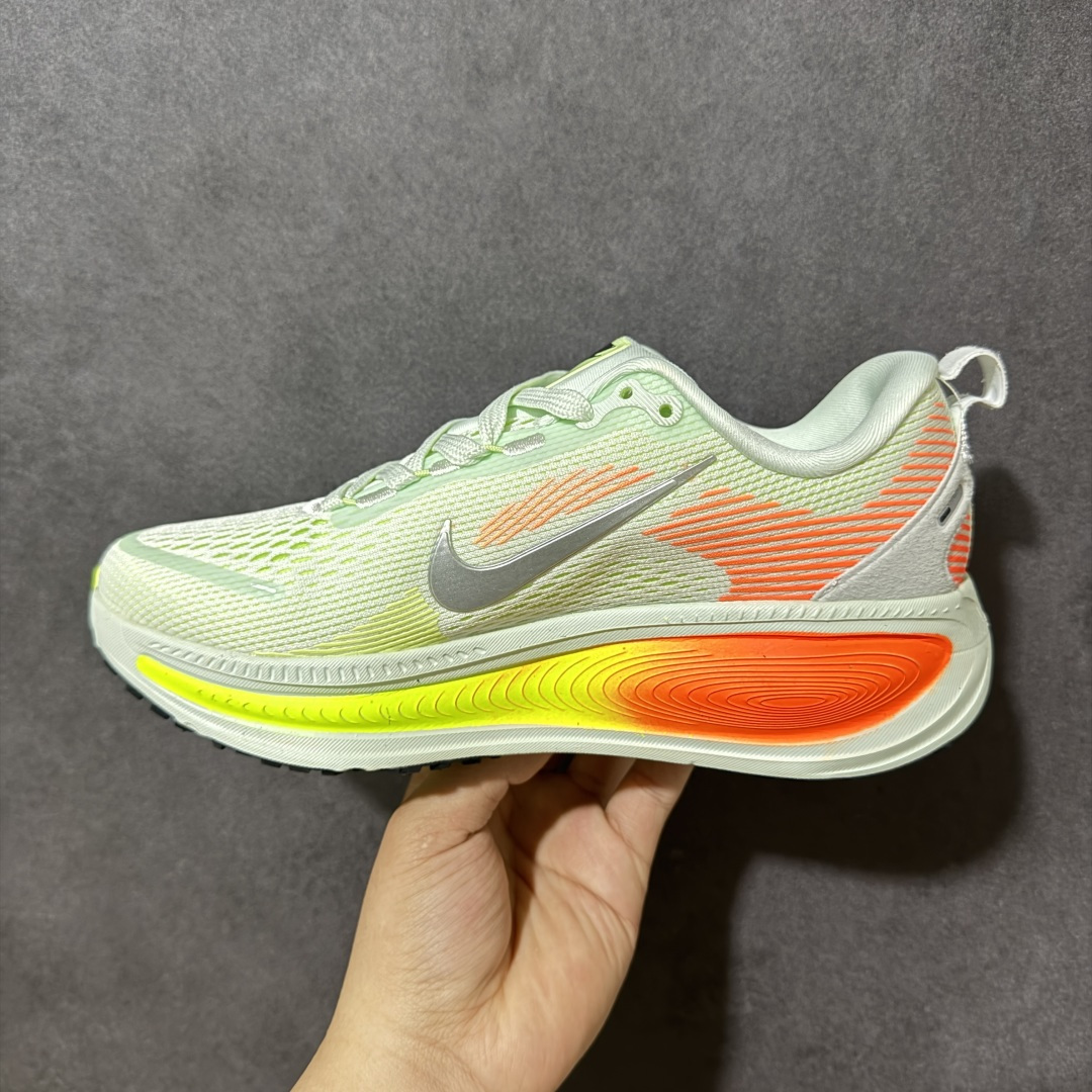 图片[2]-【公司级】奥莱 天猫平台充正订单 Nike VOMERO 18 Plus 舒适百搭 低帮 休闲训练城市通勤跑步鞋 原厂软底 原厂材料制作 款号：HM6803-300 尺码：36 36.5 37.5 38 38.5 39 40 40.5 41 42 42.5 43 44 44.5 45-选品中心