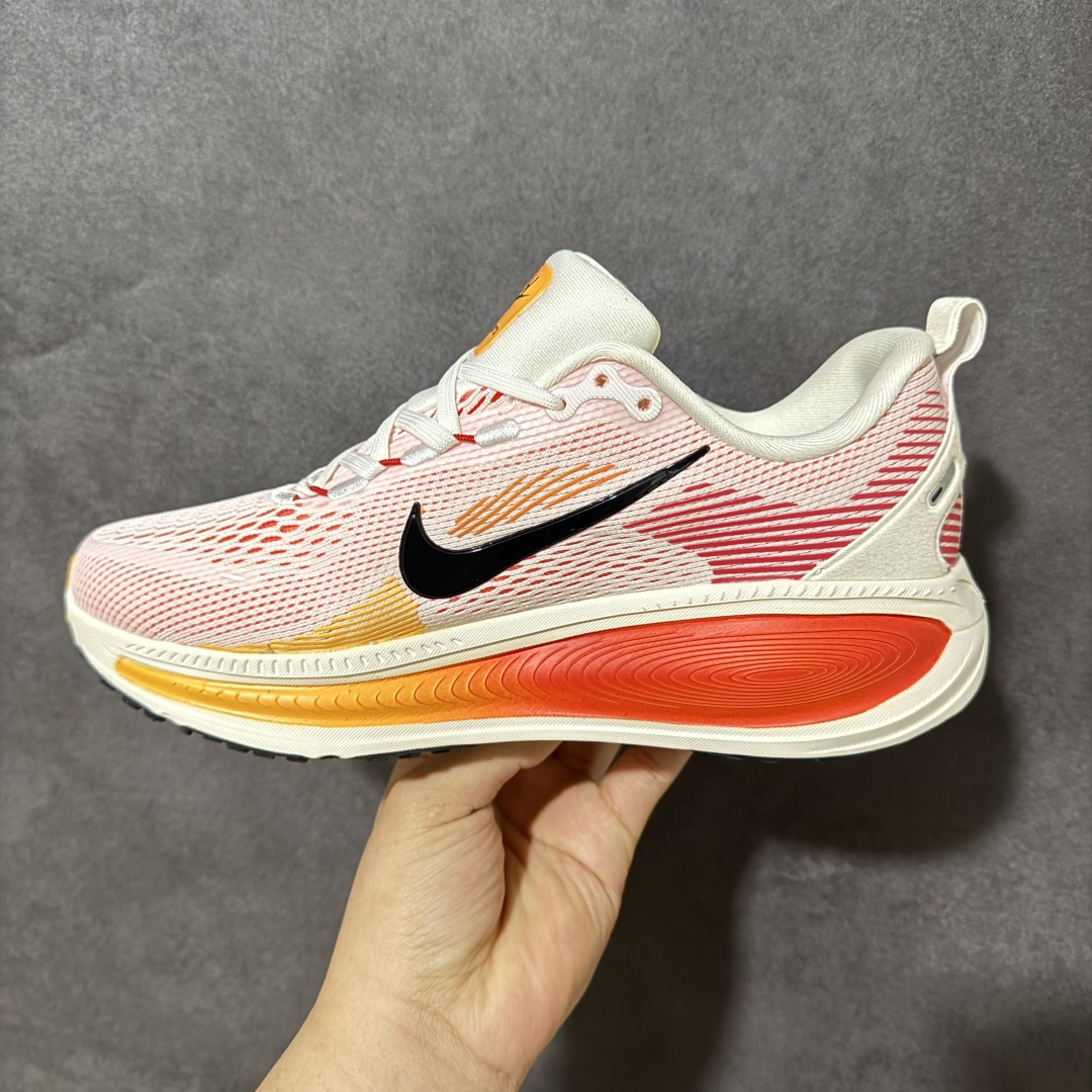 图片[2]-【公司级】奥莱 天猫平台充正订单 Nike VOMERO 18 Plus 舒适百搭 低帮 休闲训练城市通勤跑步鞋 原厂软底 原厂材料制作 款号：HM6804-100 尺码：36 36.5 37.5 38 38.5 39 40 40.5 41 42 42.5 43 44 44.5 45-选品中心