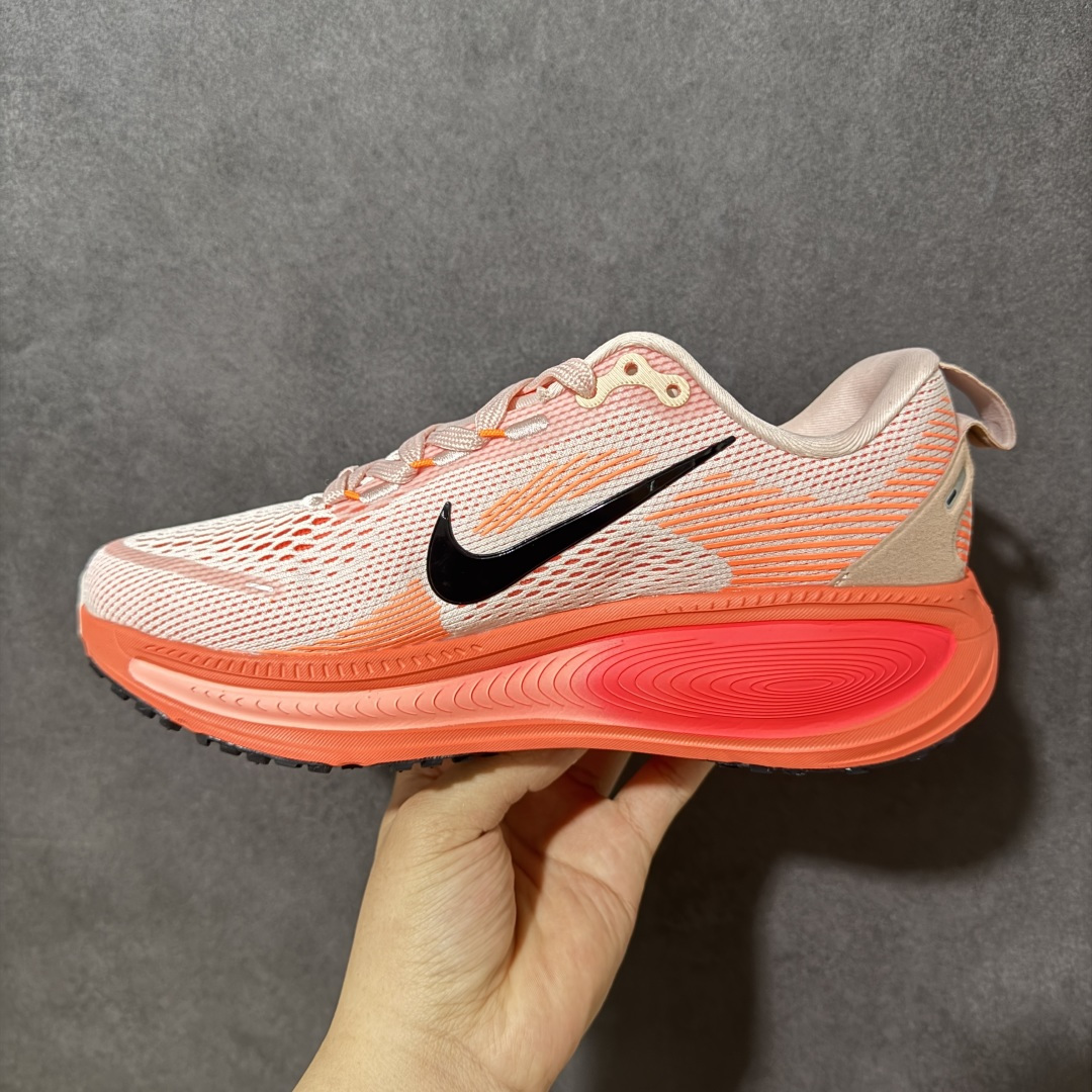图片[2]-【公司级】奥莱 天猫平台充正订单 Nike VOMERO 18 Plus 舒适百搭 低帮 休闲训练城市通勤跑步鞋 原厂软底 原厂材料制作 款号：HM6804-600 尺码：36 36.5 37.5 38 38.5 39 40 40.5 41 42 42.5 43 44 44.5 45-选品中心