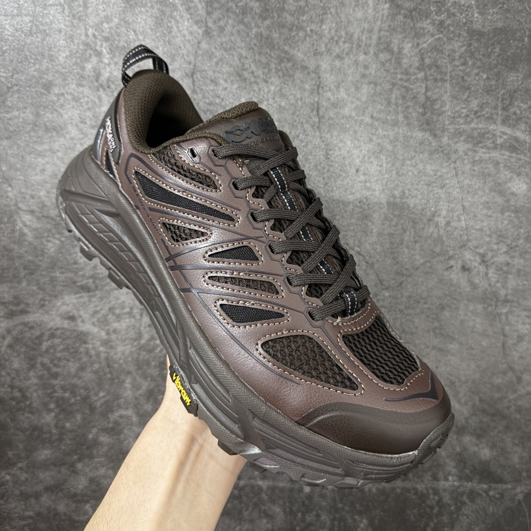 图片[3]-【纯原H版】HOKA ONE ONE Mafate Speed 2 Low CNY 玛法特2代系列低帮轻量户外越野休闲运动慢跑鞋 正确组合底 市场顶级版本 上脚赞到报爆 轻盈舒适 鞋面采用超轻的无缝架构 轻薄的TPU贴在透气的鞋面材料上 减轻重量同时也保证了支撑性 鞋底采用滚动平衡技术 引导跑者回归自然步态 祖传的神奇EVA材质中底依旧是一如既往地表现优秀 能提供充足的缓震 作为HOKA家的越野跑鞋 VIBRAM 橡胶大底也是必不可少的 即便在复杂湿滑的地形 依旧能有良好的抓地力及稳定性 鞋带采用了弹性不易松脱的扁宽弹性鞋带 前掌与中掌部分也进行了加宽 也更加适合亚洲人的脚型 是一款十分全面且足够强悍的户外硬核越野鞋 日常搭配的话短裤是基本不挑 阔腿裤 工装裤以及各种长筒牛仔裤都可以 尺码：36 36.5 37.5 38 38.5 39 40 40.5 41 42 42.5 43 44 44.5 45-选品中心