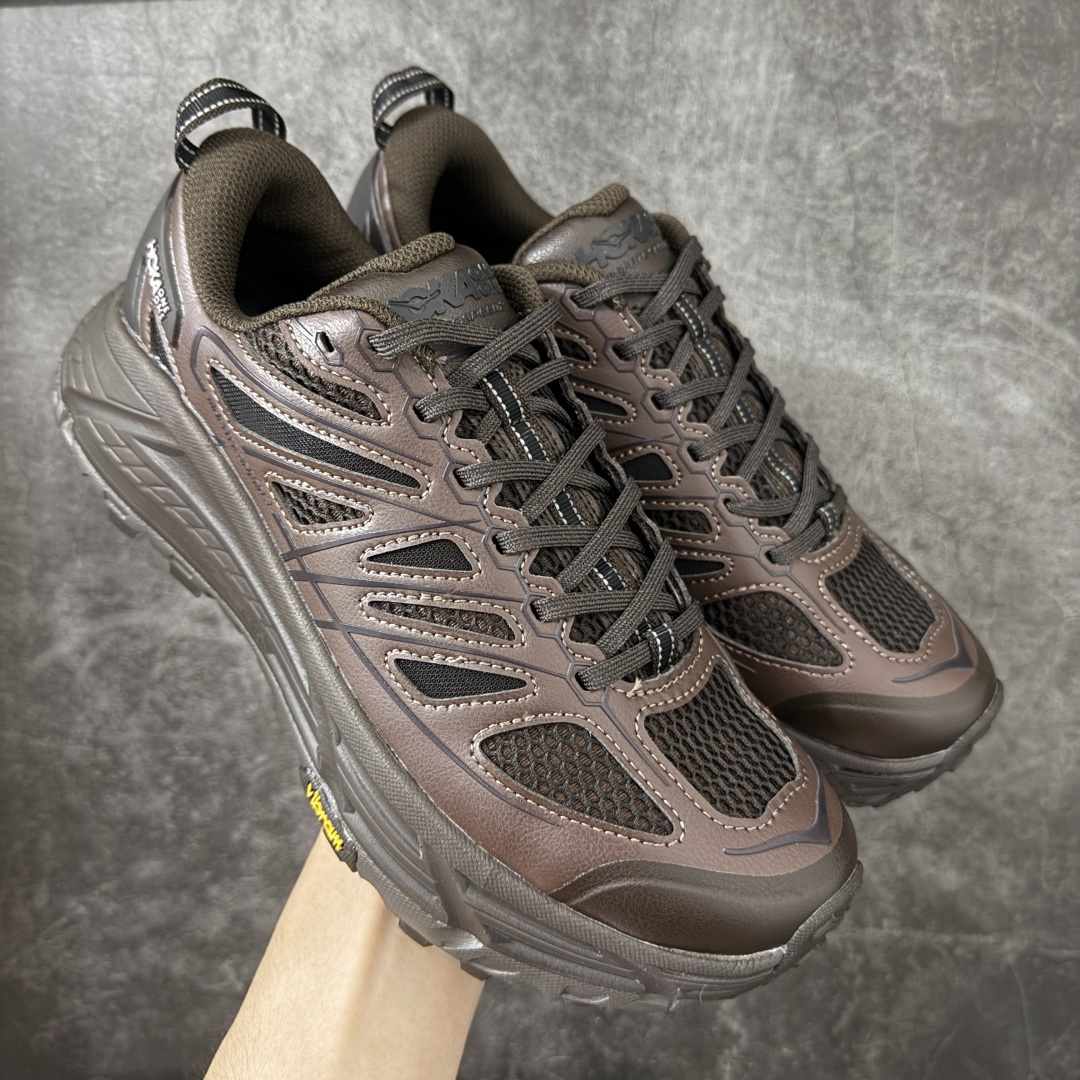 【纯原H版】HOKA ONE ONE Mafate Speed 2 Low CNY 玛法特2代系列低帮轻量户外越野休闲运动慢跑鞋 正确组合底 市场顶级版本 上脚赞到报爆 轻盈舒适 鞋面采用超轻的无缝架构 轻薄的TPU贴在透气的鞋面材料上 减轻重量同时也保证了支撑性 鞋底采用滚动平衡技术 引导跑者回归自然步态 祖传的神奇EVA材质中底依旧是一如既往地表现优秀 能提供充足的缓震 作为HOKA家的越野跑鞋 VIBRAM 橡胶大底也是必不可少的 即便在复杂湿滑的地形 依旧能有良好的抓地力及稳定性 鞋带采用了弹性不易松脱的扁宽弹性鞋带 前掌与中掌部分也进行了加宽 也更加适合亚洲人的脚型 是一款十分全面且足够强悍的户外硬核越野鞋 日常搭配的话短裤是基本不挑 阔腿裤 工装裤以及各种长筒牛仔裤都可以 尺码：36 36.5 37.5 38 38.5 39 40 40.5 41 42 42.5 43 44 44.5 45-选品中心