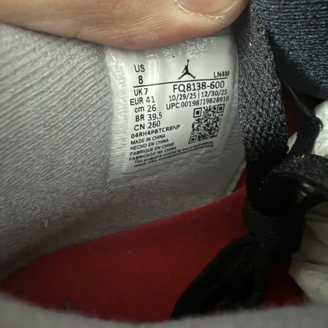 图片[8]-【KZ神头层版】Air Jordan 4 Retro AJ4 2026复刻公牛红黑 FQ8138-600 原汁原味完美呈现四代版型 一比一鞋头弧度高度趴度鞋身弧度 原厂麂皮绒皮料材质 数据细节工艺流程均保持公司一致 细节品控鞋型随意秒杀市面版本 原厂TPU网格鞋带扣 正确内里网布 菱角分明不变形无多余毛边 柔软性质感一致于原鞋 原厂织唛标 原厂飞人电绣工艺 独家绑鞋带手法 印刷中底布 四线拉帮 米色美纹纸贴合固定 进口港宝加持 后跟自然饱满 全鞋荧光划线卡点 追求极致完美 每一双都是工艺品 多重QC质检 超越公司货的品控标准 实实在在的免检产品 尺码：40-48.5-选品中心