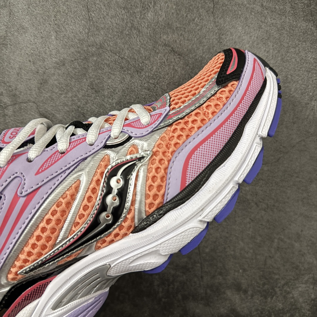 图片[6]-【公司级】SauconyPROGRID OMNI 9👟 索康尼的「Omni全擎」系列复古休闲减震跑步鞋情侣舒适怀旧厚底增高老爹运动鞋 这款鞋以其简约而不简单的设计，成为了复古风潮中的一抹亮色。鞋款采用网布、皮革以及大面积的TPU网纱材质，搭配热烈的颜色组合，非常适合秋冬季穿着。细节处的天蓝色点缀，为整鞋增添了一抹亮色。📏 鞋楦适中，适合大部分人的通勤穿搭。亲测尺码不偏，喜欢宽松脚感的建议选择大半码。🌈 这款复古风格的跑鞋，不仅传承了经典的稳定系跑鞋设计，还融入了现代时尚元素，无论是日常穿搭还是运动穿着，都是不错的选择。 货号：S70739 尺码： 40-45-选品中心