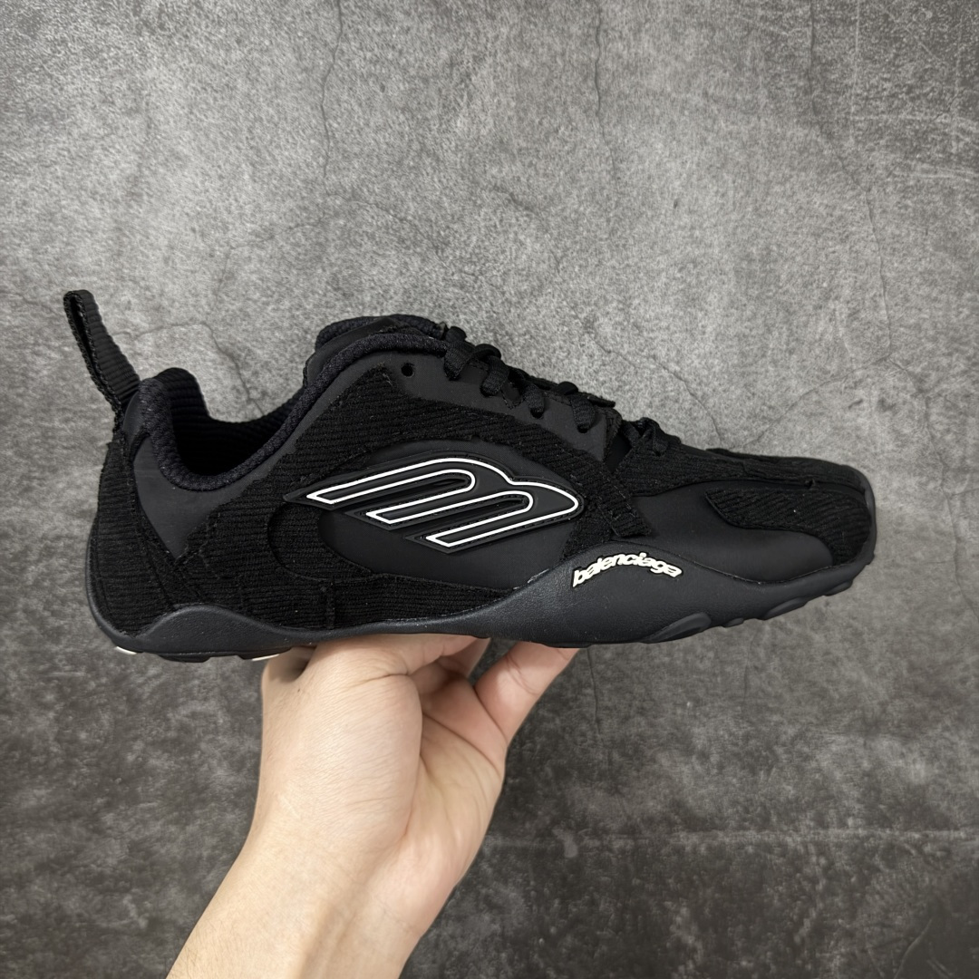【OK版本】Balenciaga 巴黎世家 21代 Monday Ultra 黑色 巴黎新款 鞋面主体采用特制聚酯纤维，同时搭配织物点缀，时尚耐看，无论是运动风还是日常搭配，穿起来都自带气场，走哪都吸晴。 尺码：35-46全码出货-选品中心
