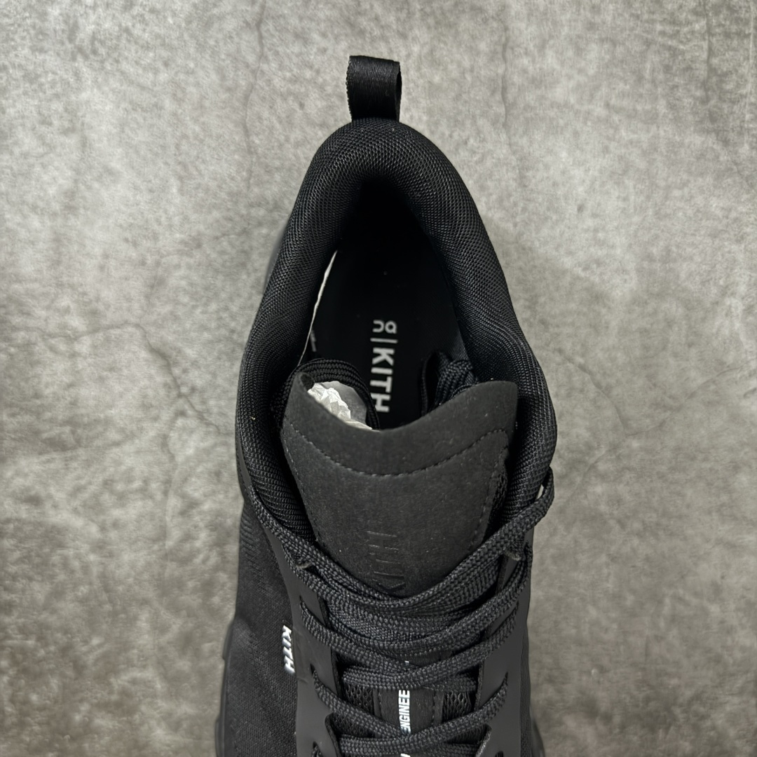 图片[8]-【OG纯原】KITH x ON 昂跑联名 Cloudswift K-Tech 1 系列 3MG10775560 低帮休闲跑步鞋 大厂出品 原版有1比1打造 配件齐全 外贸专供 尺码最大做到46码 市面最高还原度版本 打造最强品质 没有之一 全新开发的鞋面结构，用高透气网布拼了大面积的合成麂皮。这种材质碰撞脱离了普通跑鞋的塑料感，更有时装质感；搭载了On的CloudTec缓震科技和Helion超级泡棉，全新的Cloudswift鞋底结构，脚感和支撑性都拉满，外底还直接刻上了Kith的字母组合，彰显联名身份；翻开鞋底，是定制的Kith Monogram老花外底，既保留了On的专业感，又带点Kith标志性的精致灰调。 男货号：3MG10775560（2026.03.06发售） 女货号：3WG10705560 尺码：36 36.5 37.5 38 38.5 39 40 40.5 41 42 42.5 43 44 44.5 45 46-选品中心