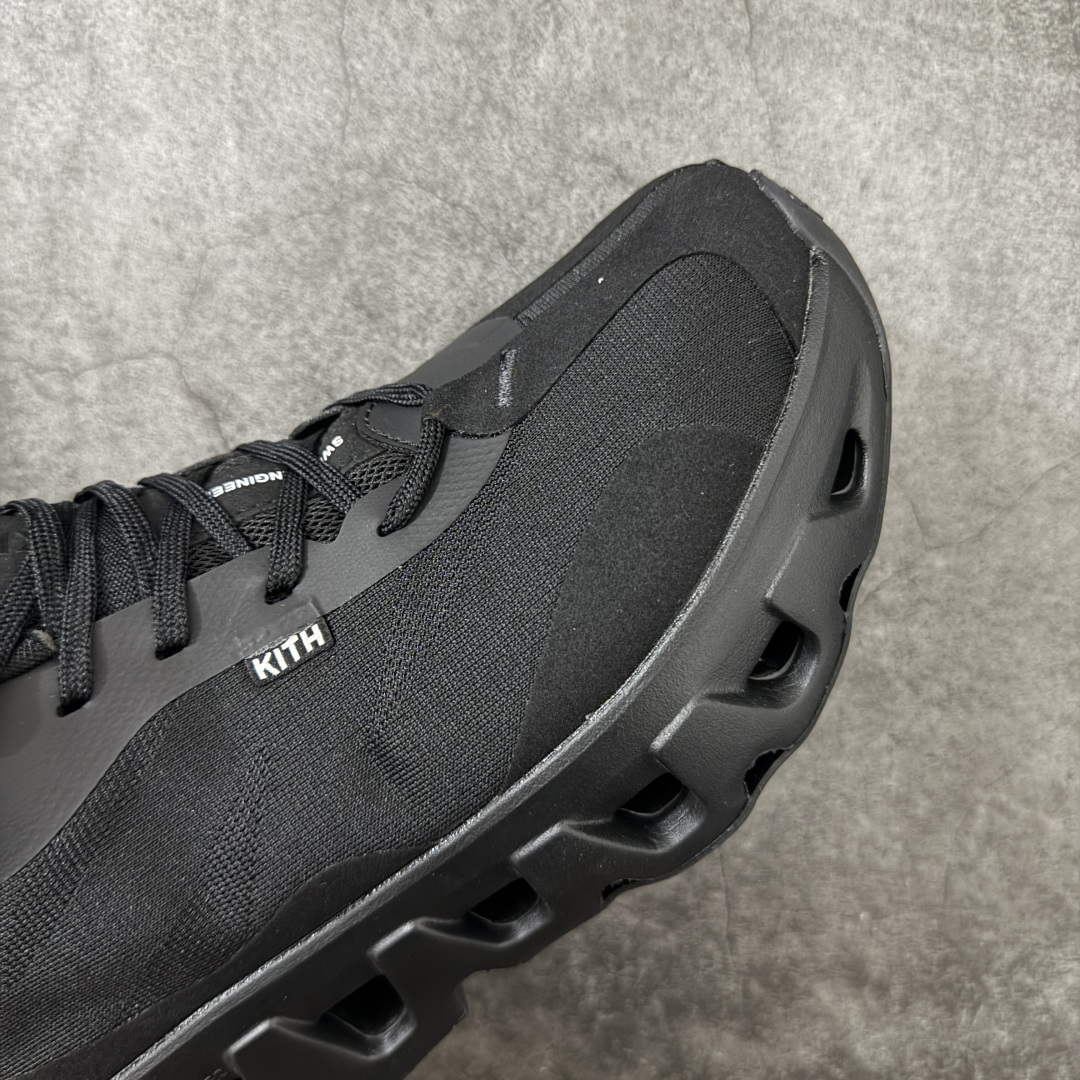 图片[6]-【OG纯原】KITH x ON 昂跑联名 Cloudswift K-Tech 1 系列 3MG10775560 低帮休闲跑步鞋 大厂出品 原版有1比1打造 配件齐全 外贸专供 尺码最大做到46码 市面最高还原度版本 打造最强品质 没有之一 全新开发的鞋面结构，用高透气网布拼了大面积的合成麂皮。这种材质碰撞脱离了普通跑鞋的塑料感，更有时装质感；搭载了On的CloudTec缓震科技和Helion超级泡棉，全新的Cloudswift鞋底结构，脚感和支撑性都拉满，外底还直接刻上了Kith的字母组合，彰显联名身份；翻开鞋底，是定制的Kith Monogram老花外底，既保留了On的专业感，又带点Kith标志性的精致灰调。 男货号：3MG10775560（2026.03.06发售） 女货号：3WG10705560 尺码：36 36.5 37.5 38 38.5 39 40 40.5 41 42 42.5 43 44 44.5 45 46-选品中心