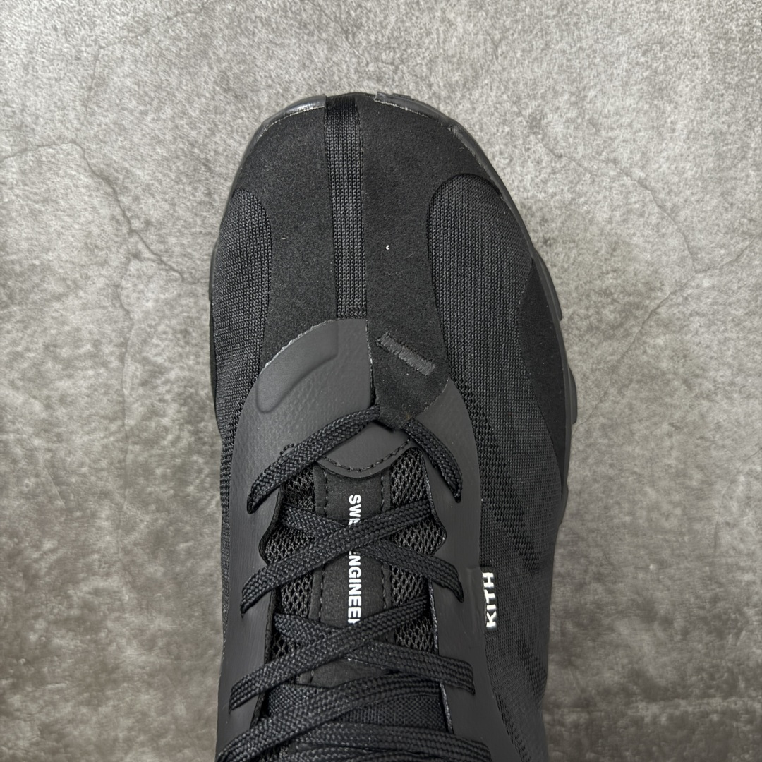 图片[5]-【OG纯原】KITH x ON 昂跑联名 Cloudswift K-Tech 1 系列 3MG10775560 低帮休闲跑步鞋 大厂出品 原版有1比1打造 配件齐全 外贸专供 尺码最大做到46码 市面最高还原度版本 打造最强品质 没有之一 全新开发的鞋面结构，用高透气网布拼了大面积的合成麂皮。这种材质碰撞脱离了普通跑鞋的塑料感，更有时装质感；搭载了On的CloudTec缓震科技和Helion超级泡棉，全新的Cloudswift鞋底结构，脚感和支撑性都拉满，外底还直接刻上了Kith的字母组合，彰显联名身份；翻开鞋底，是定制的Kith Monogram老花外底，既保留了On的专业感，又带点Kith标志性的精致灰调。 男货号：3MG10775560（2026.03.06发售） 女货号：3WG10705560 尺码：36 36.5 37.5 38 38.5 39 40 40.5 41 42 42.5 43 44 44.5 45 46-选品中心