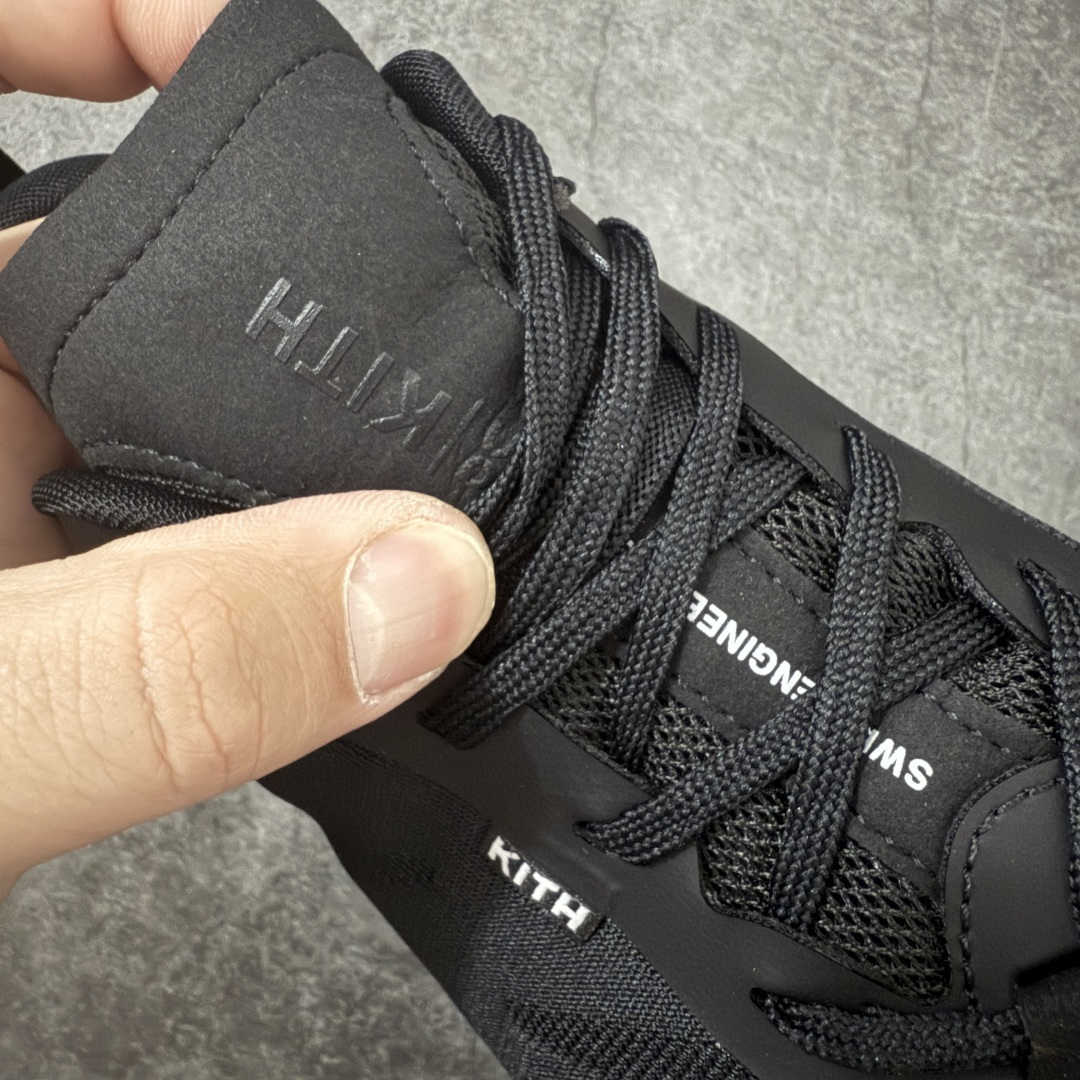 图片[6]-【OG纯原】KITH x ON 昂跑联名 Cloudswift K-Tech 1 系列 3MG10775560 低帮休闲跑步鞋 大厂出品 原版有1比1打造 配件齐全 外贸专供 尺码最大做到46码 市面最高还原度版本 打造最强品质 没有之一 全新开发的鞋面结构，用高透气网布拼了大面积的合成麂皮。这种材质碰撞脱离了普通跑鞋的塑料感，更有时装质感；搭载了On的CloudTec缓震科技和Helion超级泡棉，全新的Cloudswift鞋底结构，脚感和支撑性都拉满，外底还直接刻上了Kith的字母组合，彰显联名身份；翻开鞋底，是定制的Kith Monogram老花外底，既保留了On的专业感，又带点Kith标志性的精致灰调。 男货号：3MG10775560（2026.03.06发售） 女货号：3WG10705560 尺码：36 36.5 37.5 38 38.5 39 40 40.5 41 42 42.5 43 44 44.5 45 46-选品中心