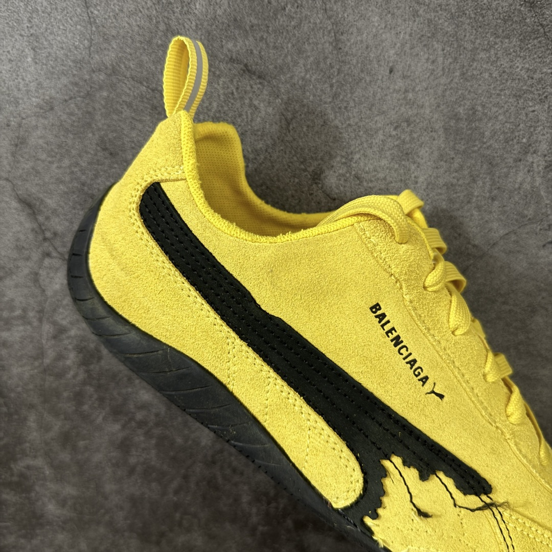 图片[7]-【XA纯原版】巴黎世家联名款Balenciaga The Open Product x Puma Speedcat 极速赛车系列彪马低帮生活休闲鞋 最高纯原版出货 1：1原材料 还原度顶级 原装档案原数据纸版楦型 原厂固色翻毛皮鞋面材质 二次成型\’猛帮\’成型工艺 正确做旧鞋面 全球知名运动品牌PUMA宝马赛车系列，融合了宝马车队的标志性配色，以趣味十足又前卫复古的设计引领潮流，将赛道精神融入街头时尚，开启前卫竞速之旅。自1978年巴伐利亚车队走上世界舞台，宝马赛车就在全球汽车制造和赛车运动领域留下了浓墨重彩的一笔。全新的两款BMW MMS Roma与BMW MMS Speedboat鞋款，均从宝马车型中汲取灵感。以黑或白为底色，融入经典配色，主打前卫复古风。Roma鞋款的鞋侧以复古的流线造型，缀以宝马经典Logo，巧妙吸睛；而Speedcat鞋款以亮眼三色条纹元素缀以舒适鞋面，赋予了独特的个性美学，演绎赛车的无尽能量 货号 406519-01 尺码 35 36 37 38 39 40 41 42 43 44 45 46 47-选品中心