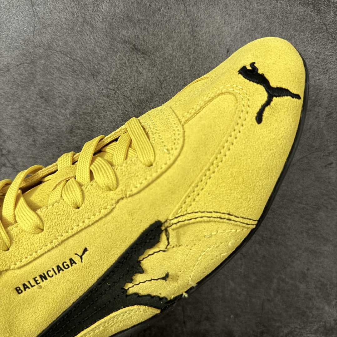图片[6]-【XA纯原版】巴黎世家联名款Balenciaga The Open Product x Puma Speedcat 极速赛车系列彪马低帮生活休闲鞋 最高纯原版出货 1：1原材料 还原度顶级 原装档案原数据纸版楦型 原厂固色翻毛皮鞋面材质 二次成型\’猛帮\’成型工艺 正确做旧鞋面 全球知名运动品牌PUMA宝马赛车系列，融合了宝马车队的标志性配色，以趣味十足又前卫复古的设计引领潮流，将赛道精神融入街头时尚，开启前卫竞速之旅。自1978年巴伐利亚车队走上世界舞台，宝马赛车就在全球汽车制造和赛车运动领域留下了浓墨重彩的一笔。全新的两款BMW MMS Roma与BMW MMS Speedboat鞋款，均从宝马车型中汲取灵感。以黑或白为底色，融入经典配色，主打前卫复古风。Roma鞋款的鞋侧以复古的流线造型，缀以宝马经典Logo，巧妙吸睛；而Speedcat鞋款以亮眼三色条纹元素缀以舒适鞋面，赋予了独特的个性美学，演绎赛车的无尽能量 货号 406519-01 尺码 35 36 37 38 39 40 41 42 43 44 45 46 47-选品中心