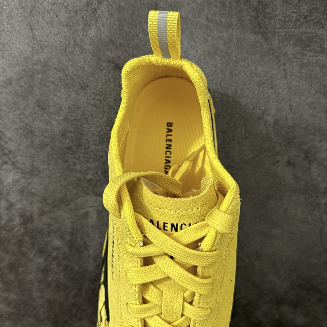 图片[8]-【XA纯原版】巴黎世家联名款Balenciaga The Open Product x Puma Speedcat 极速赛车系列彪马低帮生活休闲鞋 最高纯原版出货 1：1原材料 还原度顶级 原装档案原数据纸版楦型 原厂固色翻毛皮鞋面材质 二次成型\’猛帮\’成型工艺 正确做旧鞋面 全球知名运动品牌PUMA宝马赛车系列，融合了宝马车队的标志性配色，以趣味十足又前卫复古的设计引领潮流，将赛道精神融入街头时尚，开启前卫竞速之旅。自1978年巴伐利亚车队走上世界舞台，宝马赛车就在全球汽车制造和赛车运动领域留下了浓墨重彩的一笔。全新的两款BMW MMS Roma与BMW MMS Speedboat鞋款，均从宝马车型中汲取灵感。以黑或白为底色，融入经典配色，主打前卫复古风。Roma鞋款的鞋侧以复古的流线造型，缀以宝马经典Logo，巧妙吸睛；而Speedcat鞋款以亮眼三色条纹元素缀以舒适鞋面，赋予了独特的个性美学，演绎赛车的无尽能量 货号 406519-01 尺码 35 36 37 38 39 40 41 42 43 44 45 46 47-选品中心