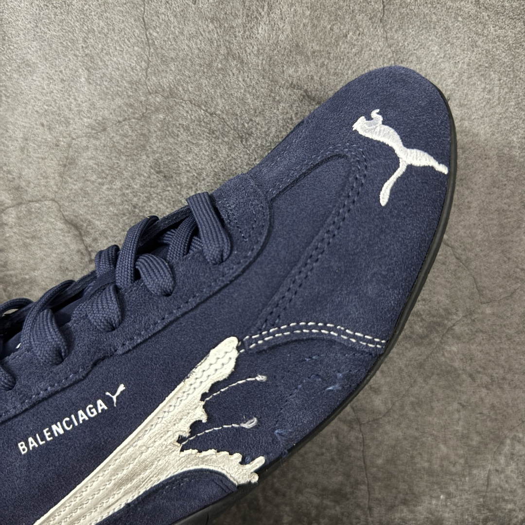 图片[6]-【XA纯原版】巴黎世家联名款Balenciaga The Open Product x Puma Speedcat 极速赛车系列彪马低帮生活休闲鞋 最高纯原版出货 1：1原材料 还原度顶级 原装档案原数据纸版楦型 原厂固色翻毛皮鞋面材质 二次成型\’猛帮\’成型工艺 正确做旧鞋面 全球知名运动品牌PUMA宝马赛车系列，融合了宝马车队的标志性配色，以趣味十足又前卫复古的设计引领潮流，将赛道精神融入街头时尚，开启前卫竞速之旅。自1978年巴伐利亚车队走上世界舞台，宝马赛车就在全球汽车制造和赛车运动领域留下了浓墨重彩的一笔。全新的两款BMW MMS Roma与BMW MMS Speedboat鞋款，均从宝马车型中汲取灵感。以黑或白为底色，融入经典配色，主打前卫复古风。Roma鞋款的鞋侧以复古的流线造型，缀以宝马经典Logo，巧妙吸睛；而Speedcat鞋款以亮眼三色条纹元素缀以舒适鞋面，赋予了独特的个性美学，演绎赛车的无尽能量 货号 406519-01 尺码 35 36 37 38 39 40 41 42 43 44 45 46 47-选品中心