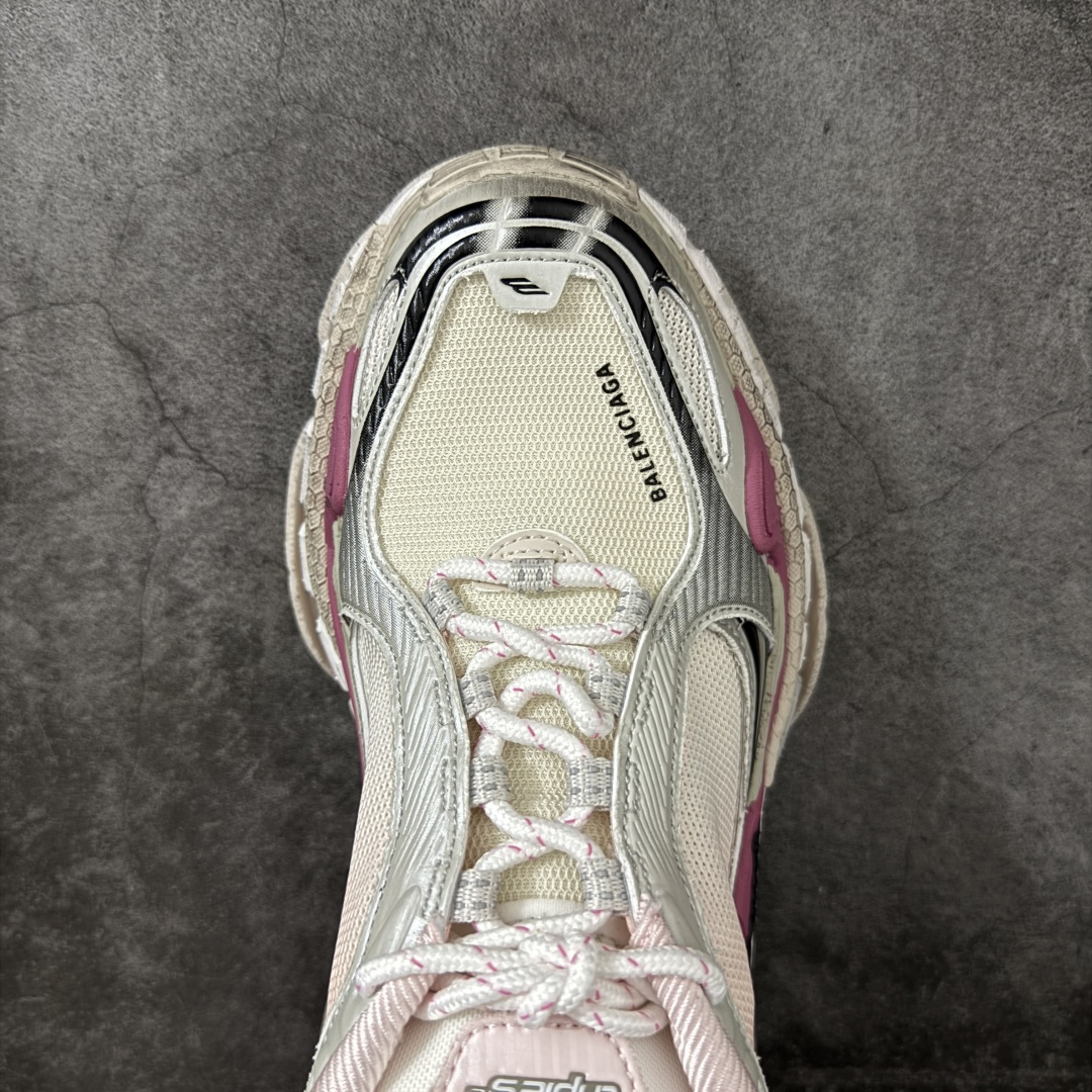 图片[5]-【XA版本】Balenciaga巴黎世家 Triple S .2 厚底系带 低帮 老爹鞋 Balenciaga是由被誉为代表二十世纪的伟大天才设计师 CristobalBalenciaga 创立的，在品牌创立的大半个世纪以来，巴黎世家一直以时尚、典雅闻名于时装界，它的主题产品有女士和男士提包、机车包、鞋子和时装，在15年王大仁卸任品牌设计师后，品牌的风格发生了翻天覆地的变化，凭借着人气超高的街头风T恤、老爹鞋等迅速霸屏各大时装周和时尚圈 货号：865849WTRS21011 尺码：35 36 37 38 39 40 41 42 43 44 45 46-选品中心